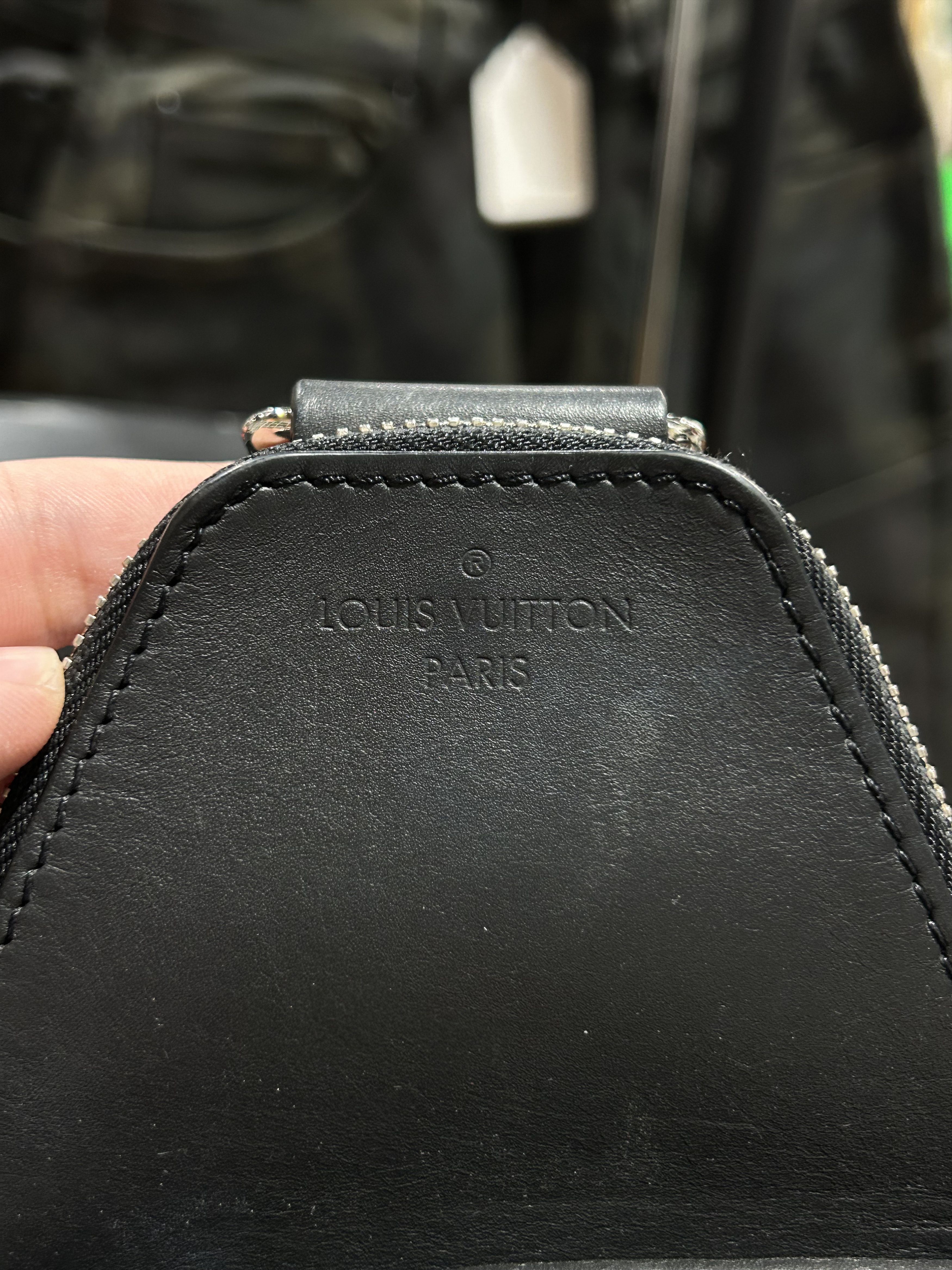 Louis Vuitton Louis Vuitton Black Sling Bag Size ONE SIZE - 10 Thumbnail