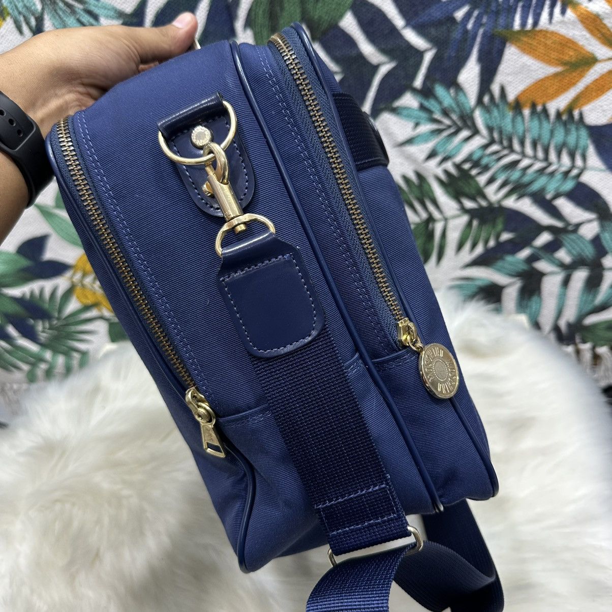 Moschino Authentic Vtg. MOSCHINO Messenger Bag Size ONE SIZE - 4 Thumbnail