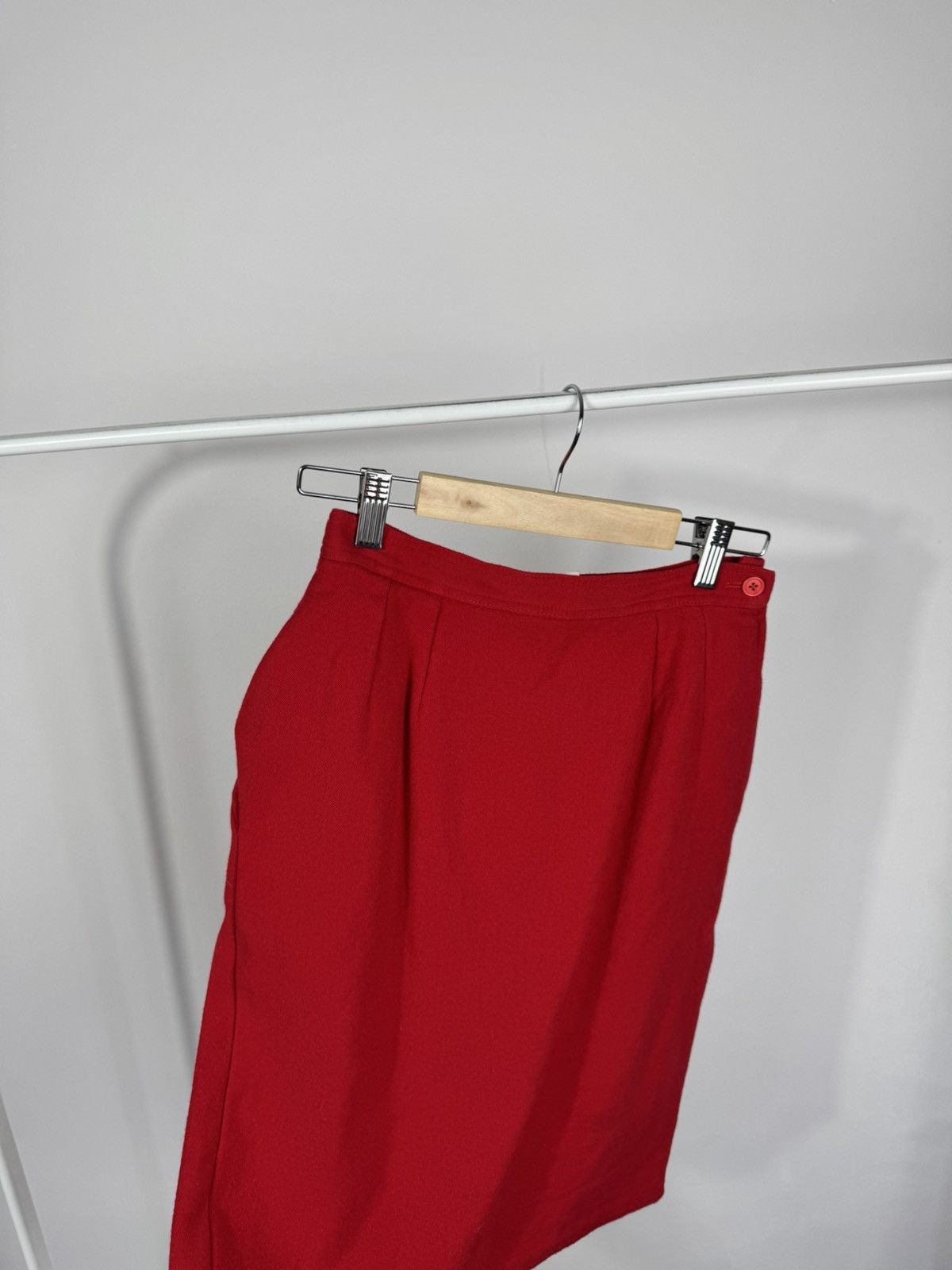 Valentino Vintage Valentino Studio Red Wool Pencil Midi Skirt Size 26" / US 2 / IT 38 - 9 Thumbnail