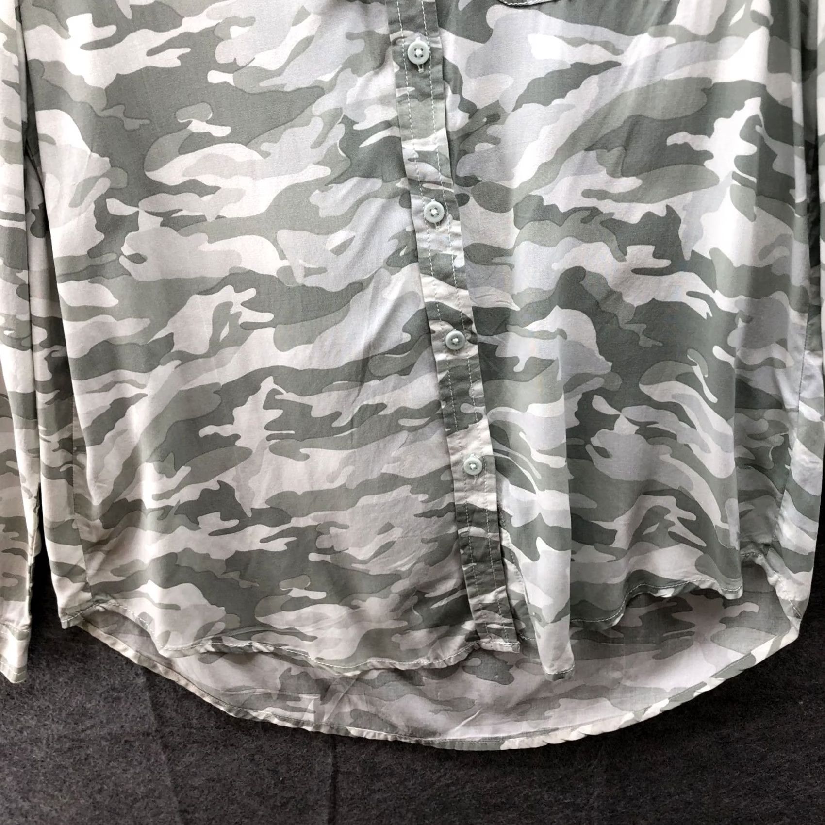 Vintage Beach Lunch Lounge Womens M Green Camo Print Button Down Shirt Long Sleeve Rayon Size M / US 6-8 / IT 42-44 - 4 Thumbnail