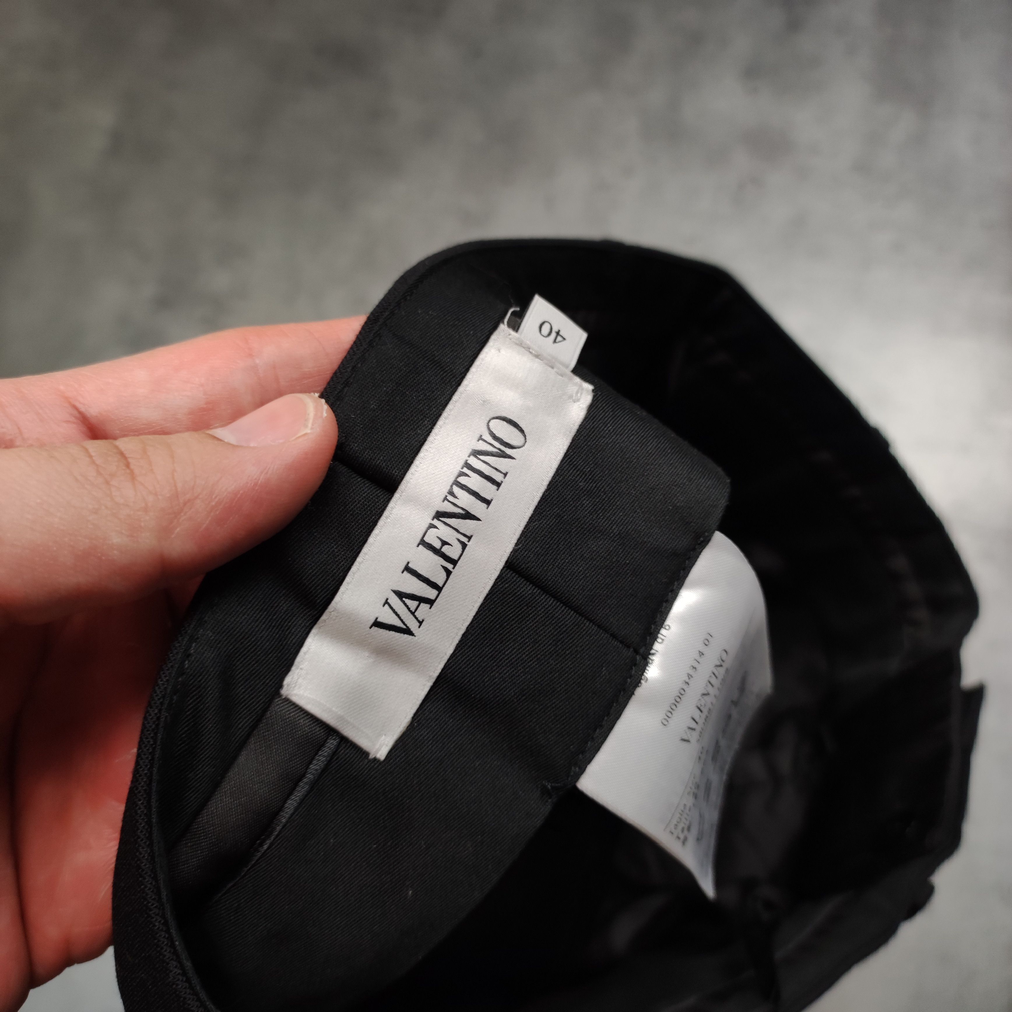 Valentino Luxury Valentino Garavani Black Classic Slim Cropped Pants Size US 30 / EU 46 - 4 Thumbnail