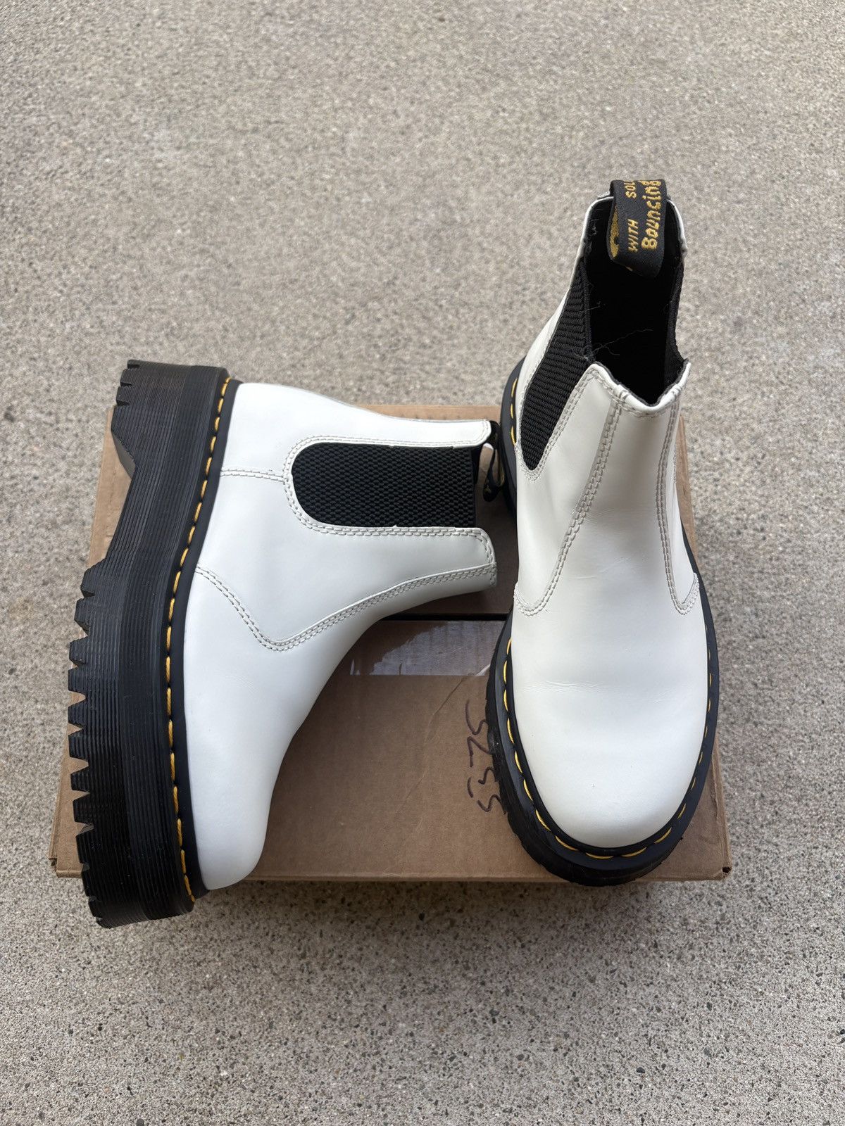 Dr. Martens Dr. Martens 2976 Smooth Leather Chelsea PF Boots Sz 6M, 7.5W Size US 7.5 / IT 37.5 - 6 Thumbnail