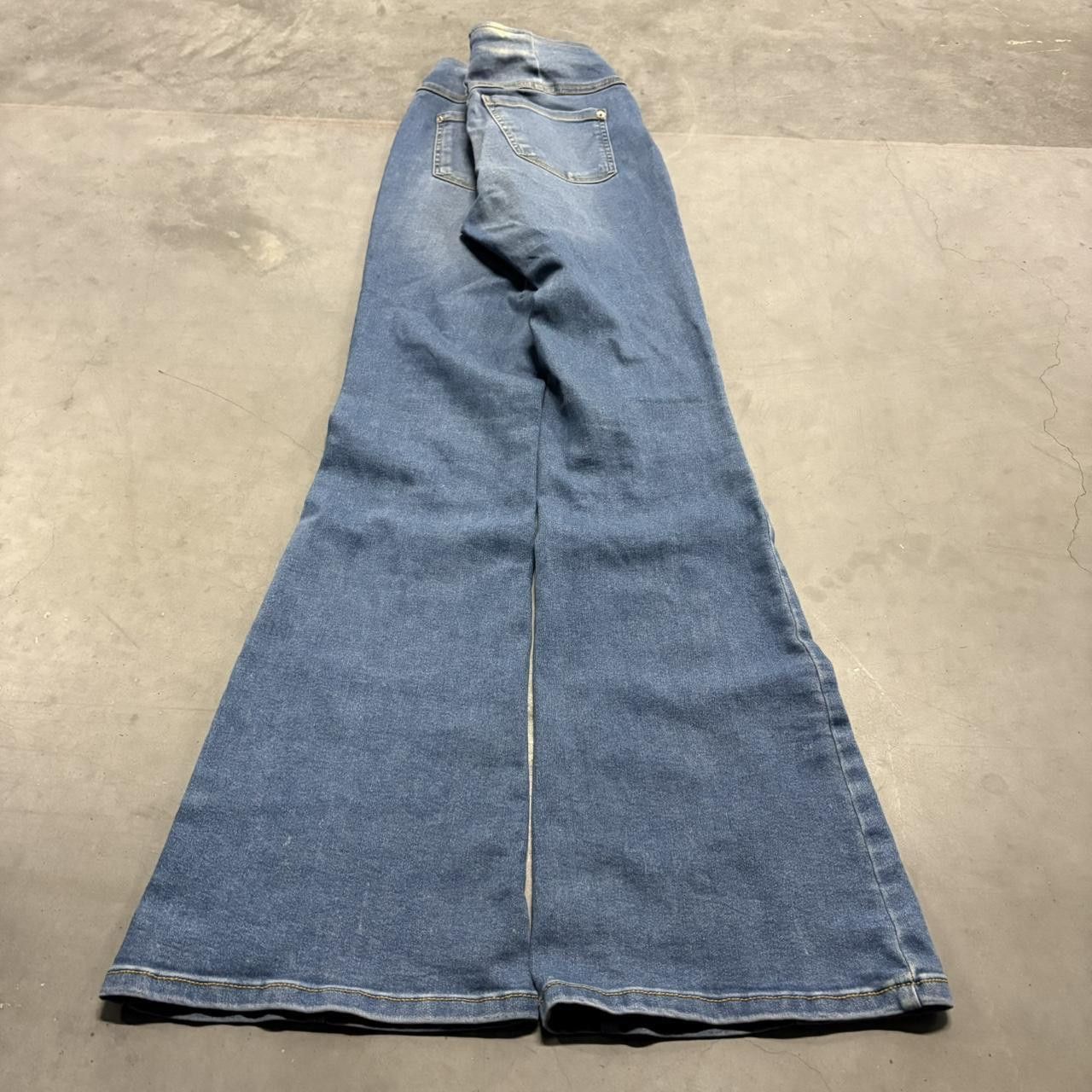 Vintage Crazy Vintage Y2K/2000s Flared High Waisted Medium Wash Denim Jeans! Size US 28 / EU 44 - 4 Thumbnail