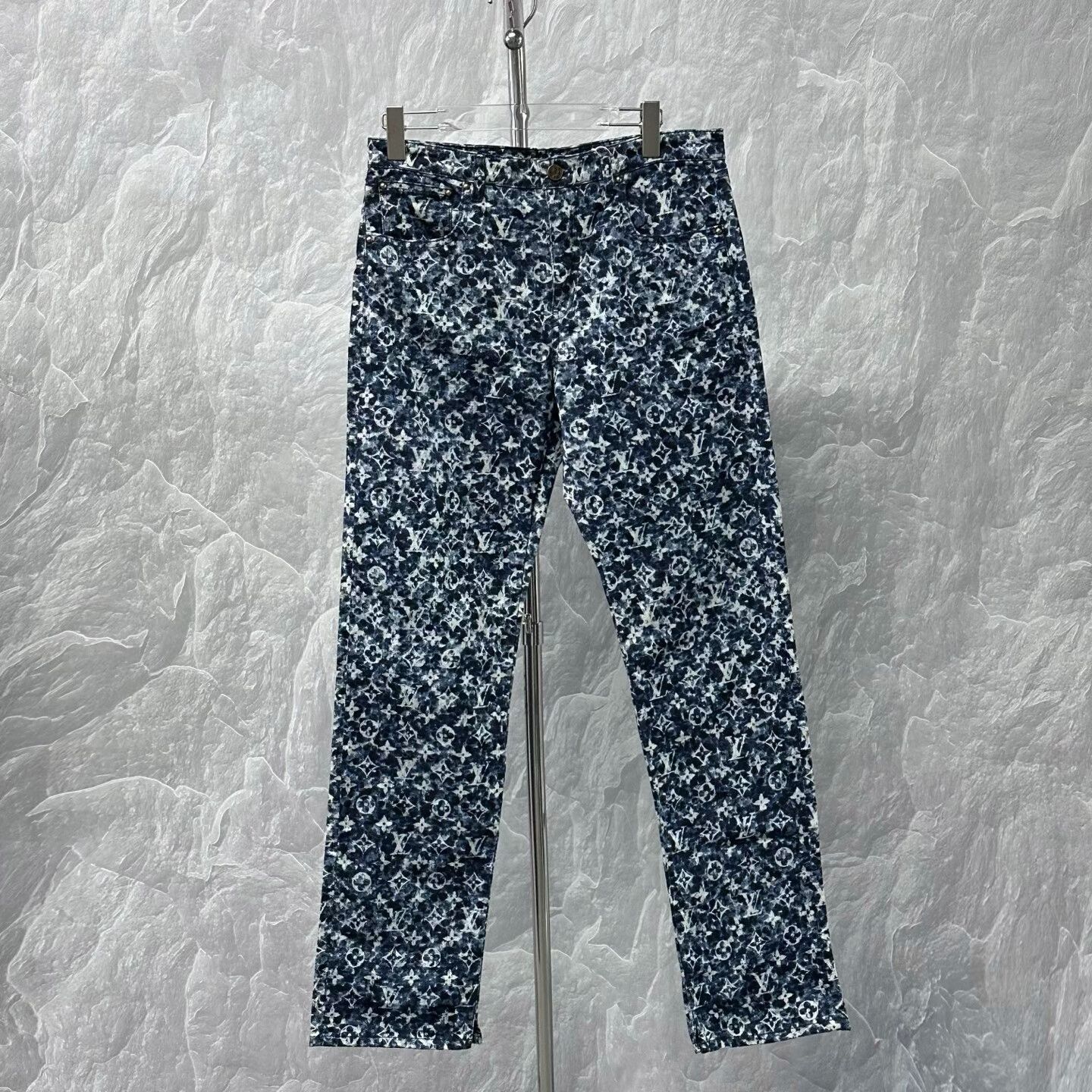 Louis Vuitton louis vuitton denim pants with iconic pattern Size 30" / US 8 / IT 44 - 1 Thumbnail