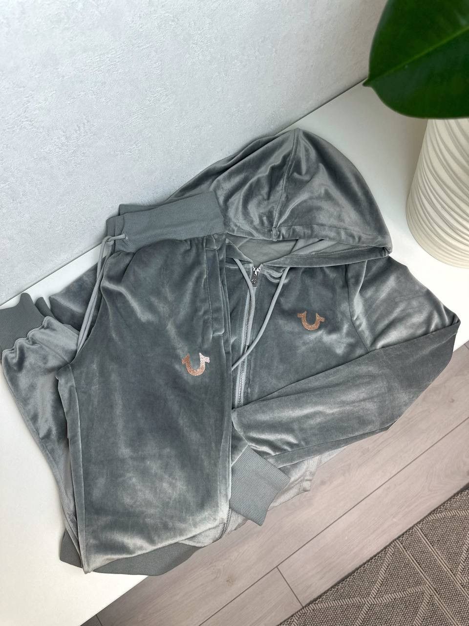 True Religion True Religion Velour Glitter Logo Zip Hoodie & Joggers Set Size S / US 4 / IT 40 - 10 Thumbnail