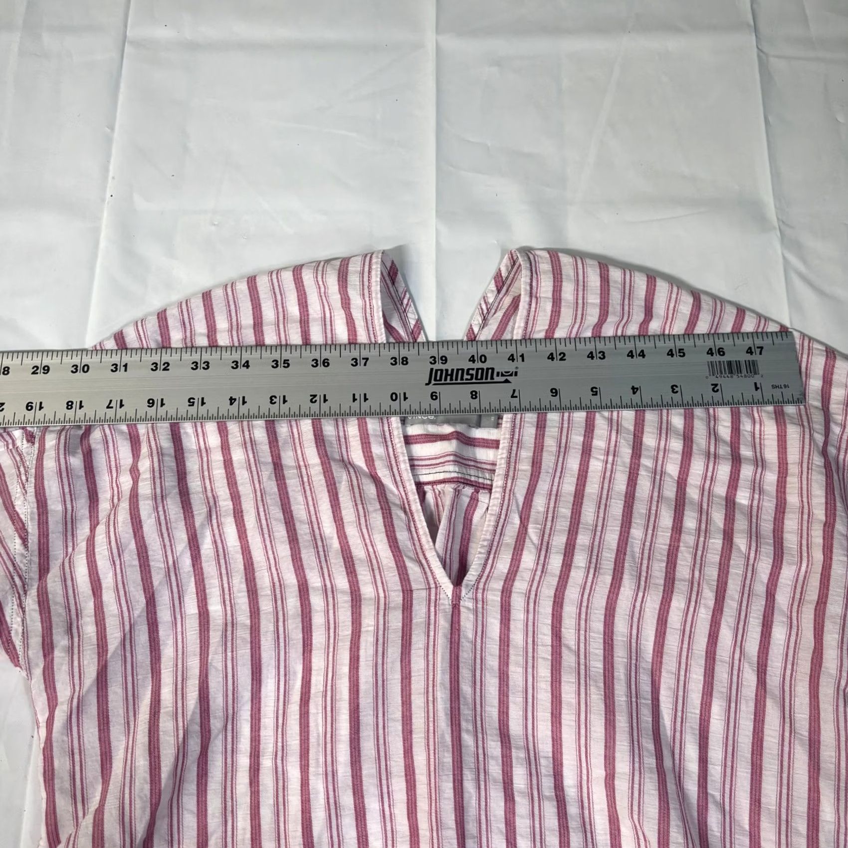 Vince Vince Variegated Stripe Pullover Top XS White/Red V-Neck Long Sleeve Relaxed Women Size XS / US 0-2 / IT 36-38 - 2 Thumbnail