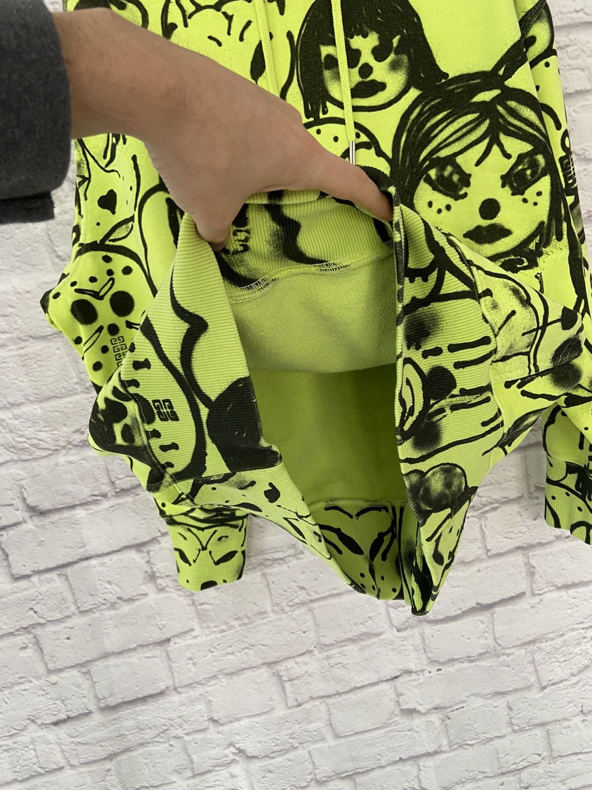 Chito × Givenchy Givenchy Chito Allover Family Oversized Hoodie Size US L / EU 52-54 / 3 - 3 Thumbnail