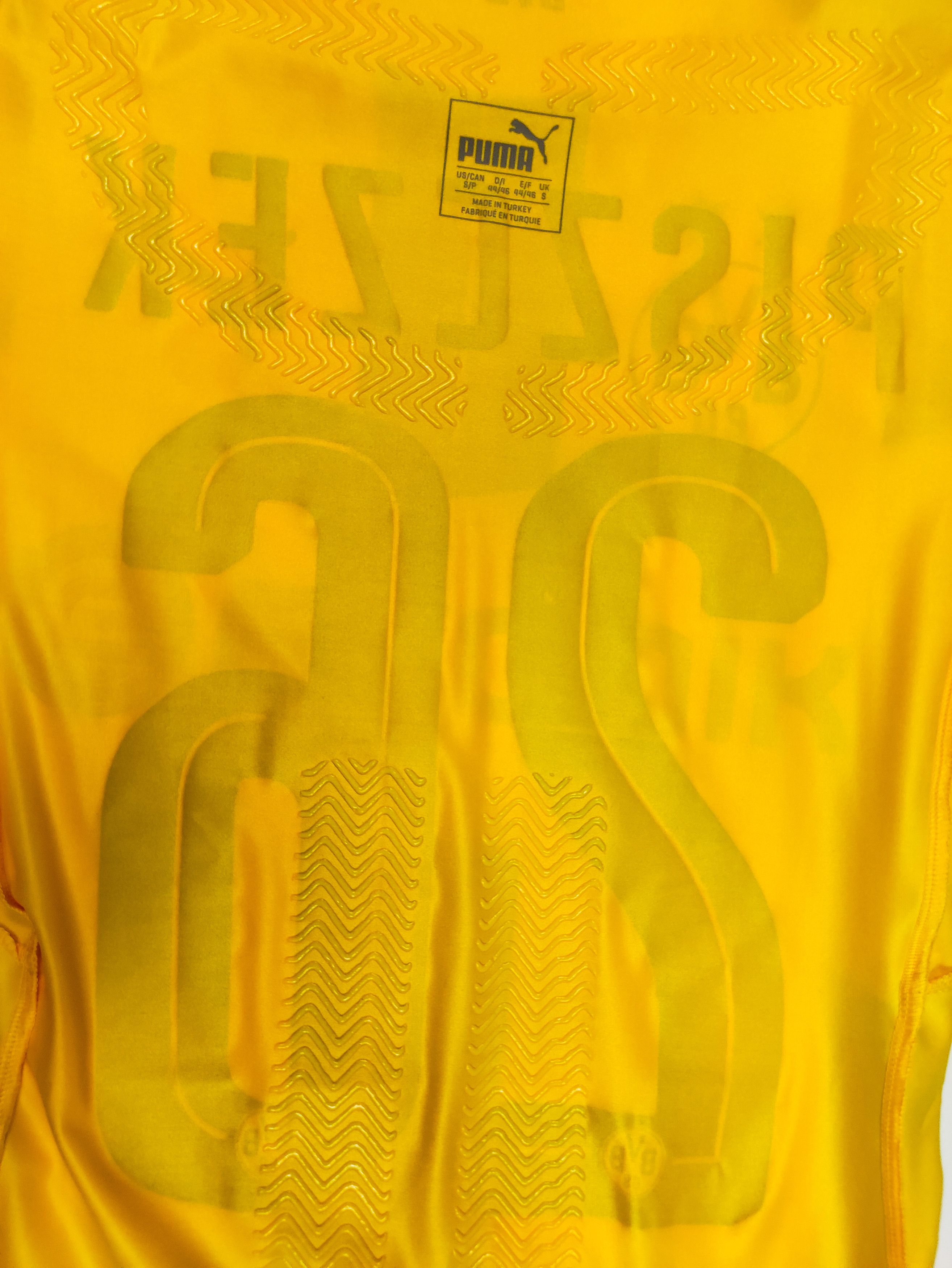 Puma Piszczek #26 Borrusia Dortmund 2016 2017 Puma Home BVB Shirt Size US S / EU 44-46 / 1 - 23 Thumbnail
