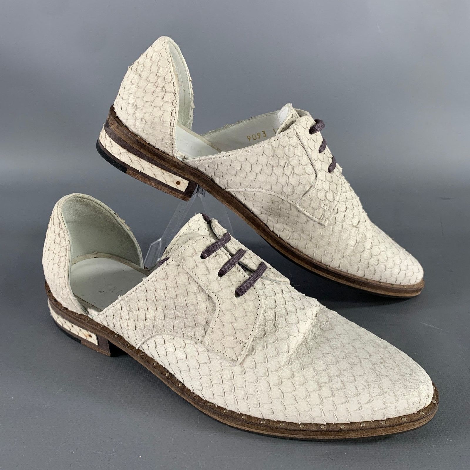 FREDA SALVADOR FREDA SALVADOR White Leather Snake Embossed Pointed Flats Size US 5.5 / IT 35.5 - 1 Thumbnail