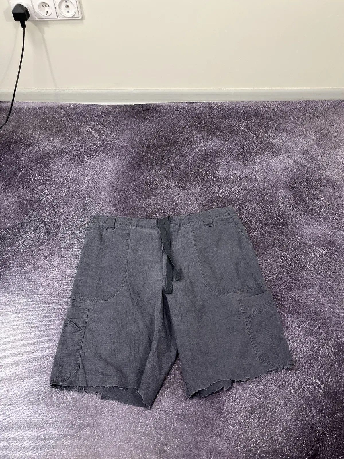 Carhartt × Vintage Vintage Carhartt Y2K Grey Hype Cropped Baggy Shorts Size US 34 / EU 50 - 2 Thumbnail