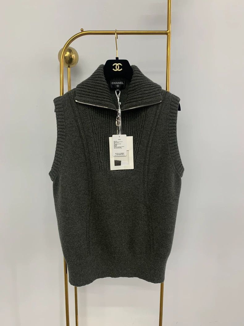 Chanel Chanel 24A Manchester Cashmere Vest Size XXS / US 00 / IT 34 - 1 Thumbnail