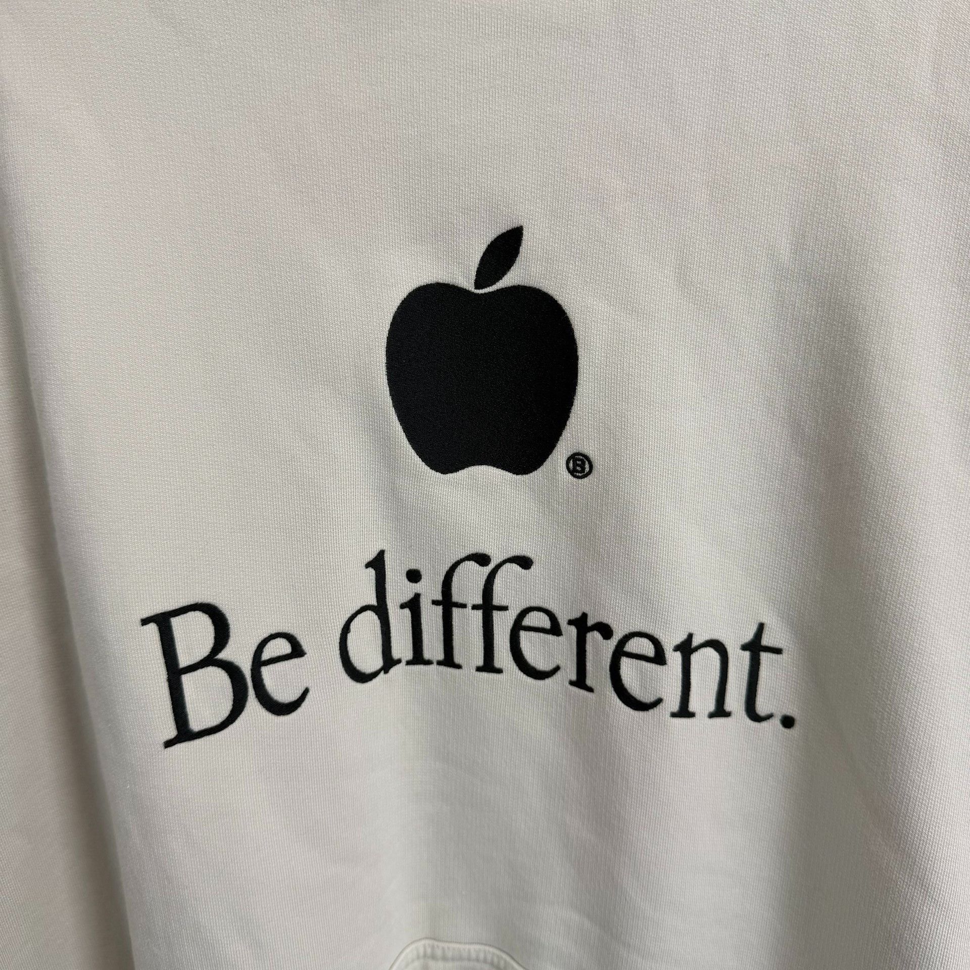 Balenciaga Balenciaga FW22 'Be Different' Apple Print Hoodie Size US L / EU 52-54 / 3 - 5 Thumbnail