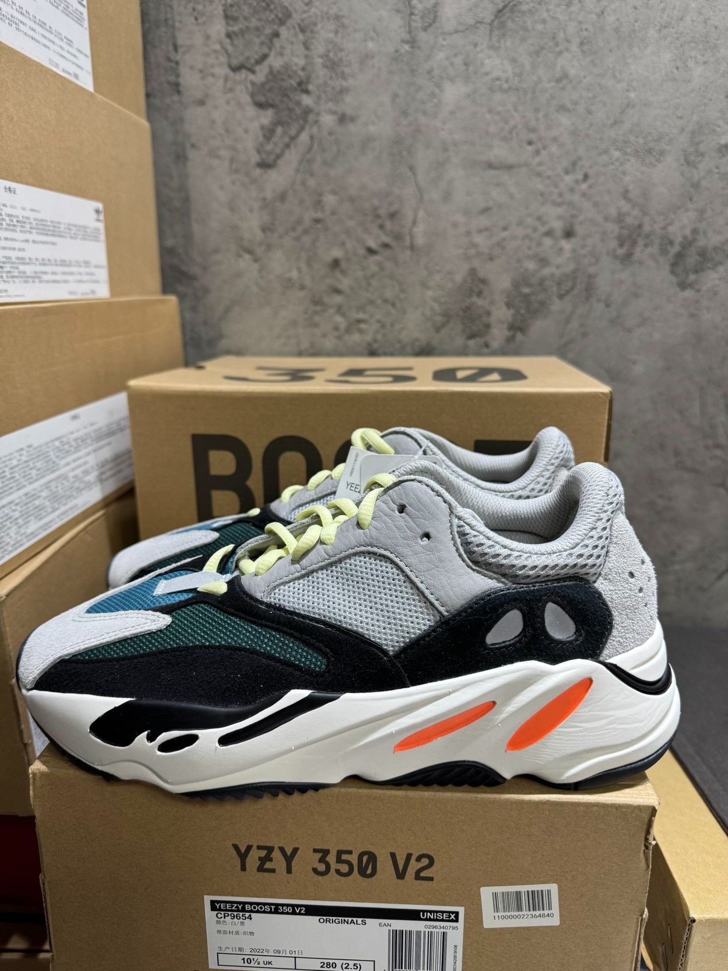 Adidas Adidas YEEZY700 Lowtop Sneakers 40 Men Size US 7.5 / EU 40-41 - 1 Thumbnail