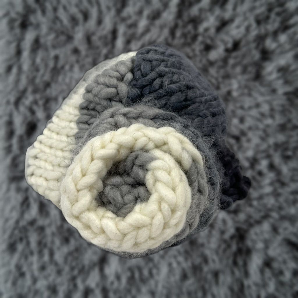 Vintage Hand Made Knit Turban Style Stocking Hat Beanie GUC Knot Front Chunky Women One Size Gray Size ONE SIZE - 1 Thumbnail
