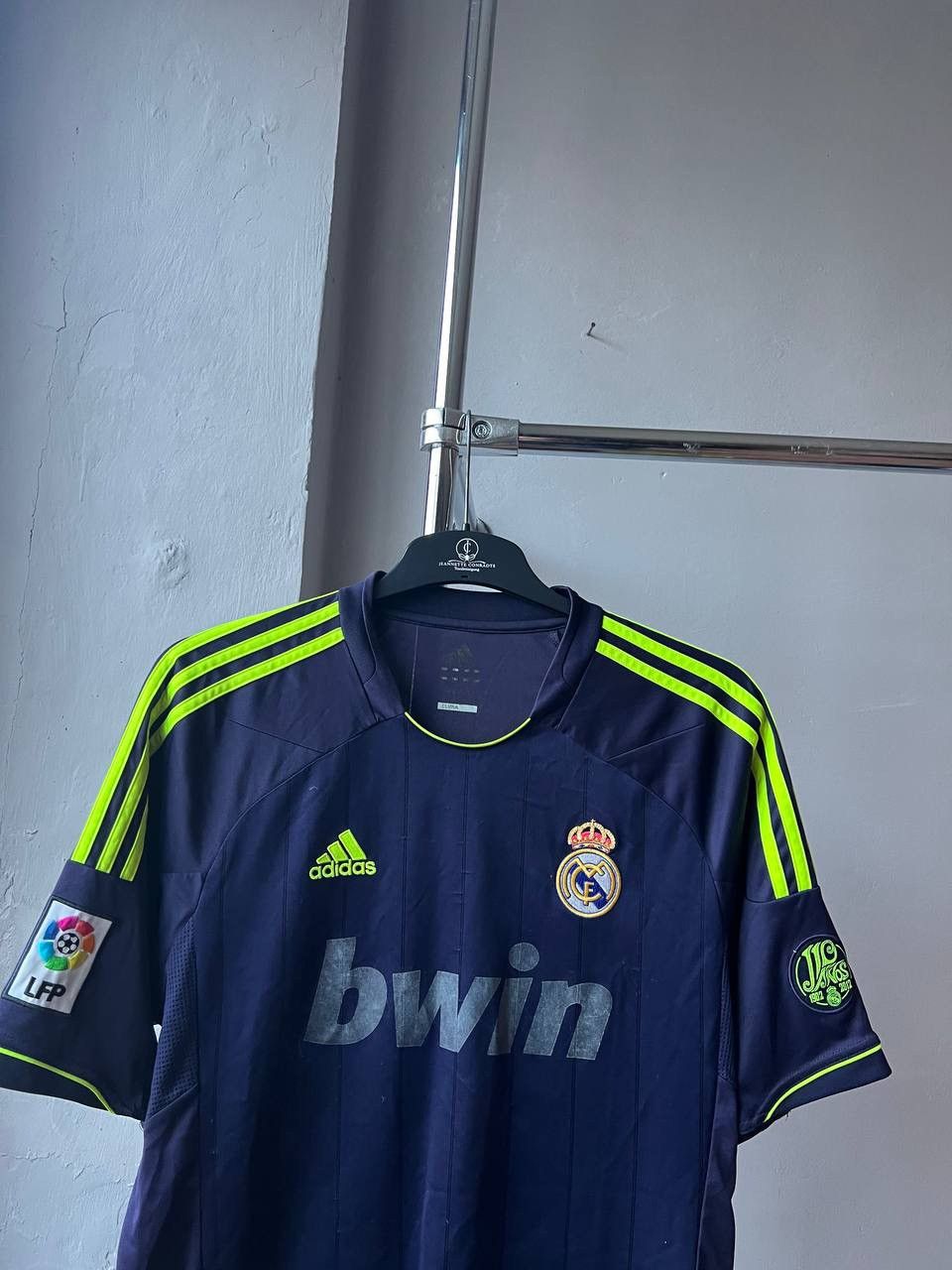 Adidas 2012/13 REAL MADRID AWAY SOCCER JERSEY FOOTBALL SHIRT ADIDAS Size US L / EU 52-54 / 3 - 4 Thumbnail