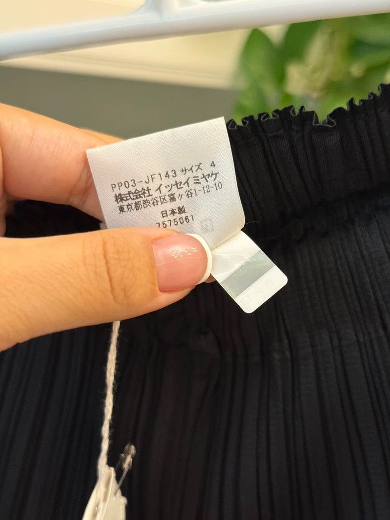 Issey Miyake Issey Miyake size:4 Black pleated trousers and straight-le Size 31" - 6 Thumbnail