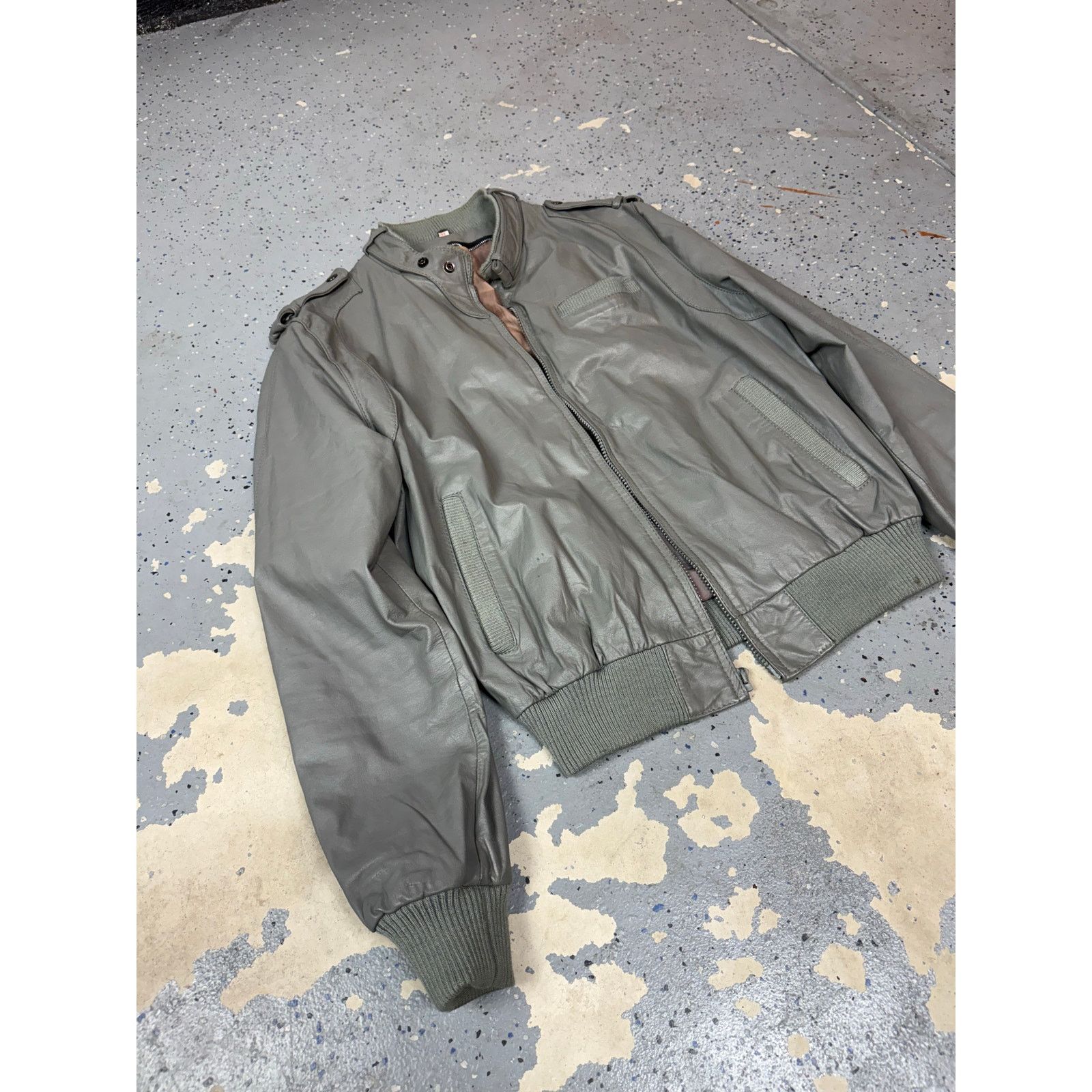 Vintage Vintage European-style café racer leather jacket Size US L / EU 52-54 / 3 - 4 Thumbnail