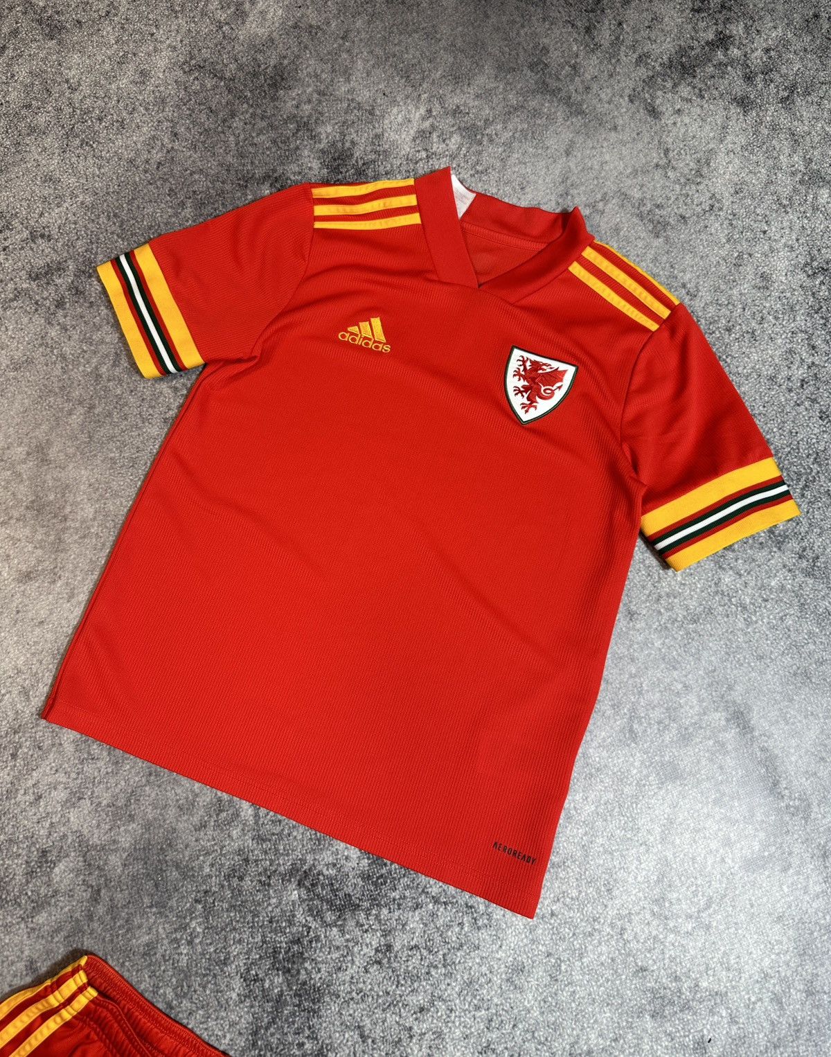 Adidas Adidas Wales Soccer Suit Jersey Shorts Rare XS VTg USA Size US XS / EU 42 / 0 - 3 Thumbnail
