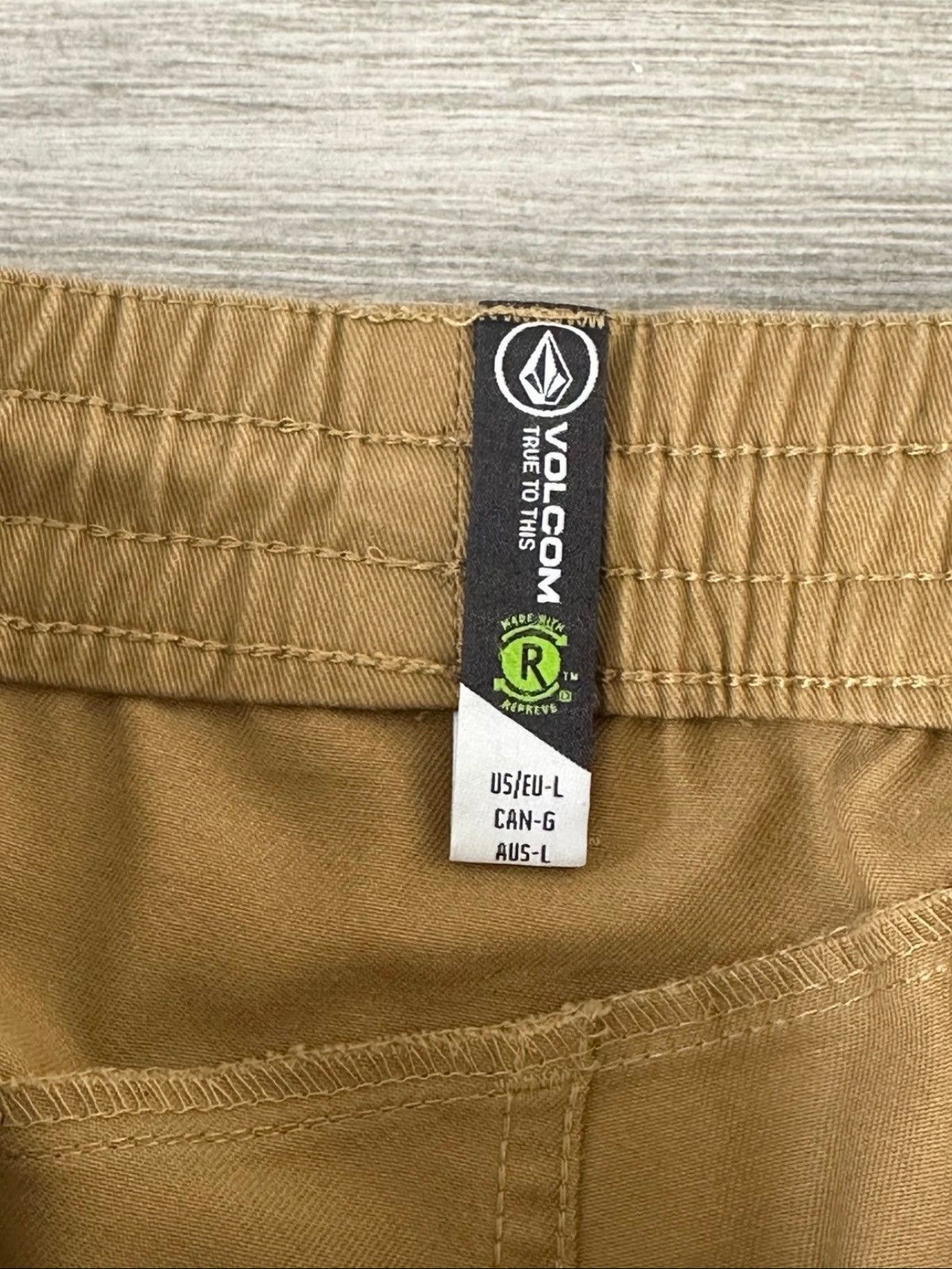 Volcom Volcom Frickin Elastic Waist 19" Chino Shorts Dark Khaki L Size US 36 / EU 52 - 2 Thumbnail
