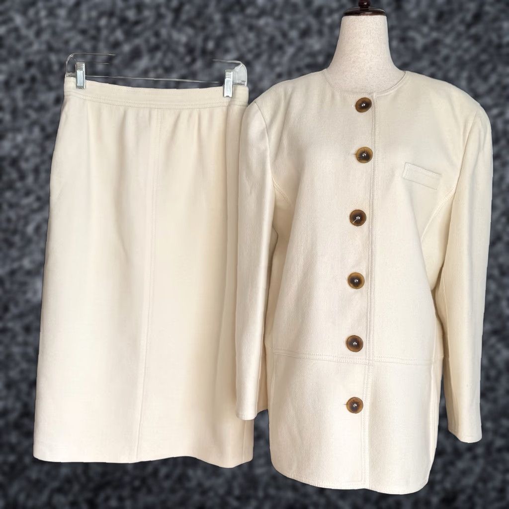 Louis Feraud VINTAGE Louis Feraud 2 Piece Ivory Wool Jacket & Skirt Suit Women 10 Size 32" / US 10 / IT 46 - 1 Thumbnail