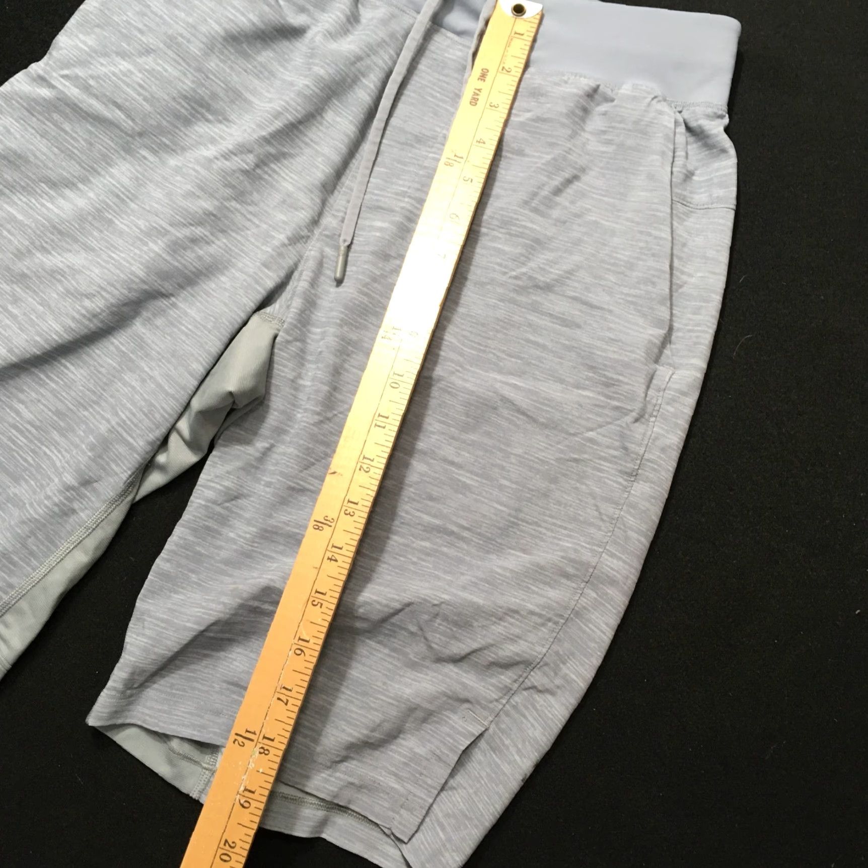 Lululemon VINTAGE Lululemon Men’s Heather Gray Drawstring Bermuda Shorts Adult S Gray Activewear Athletic Breaker Shorts Size US 29 - 7 Thumbnail