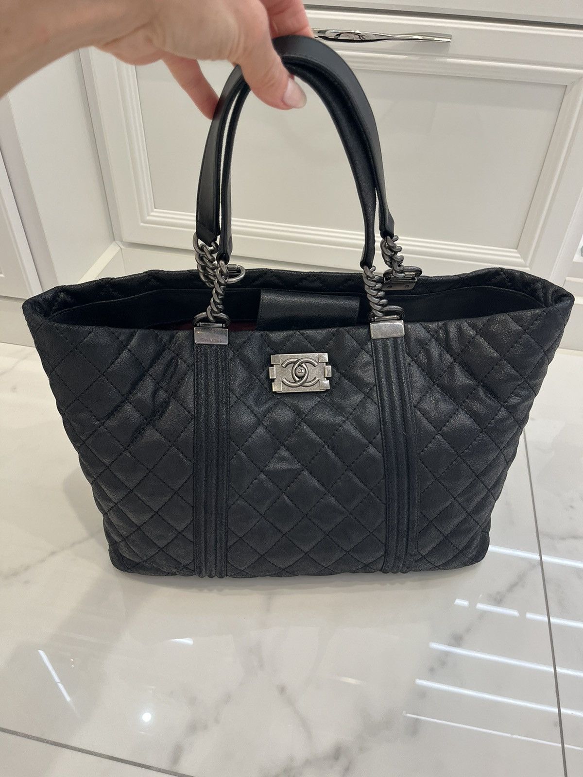 image of NWT Chanel Gentle Boy Large Shopping Tote Tote in Black, Women's
