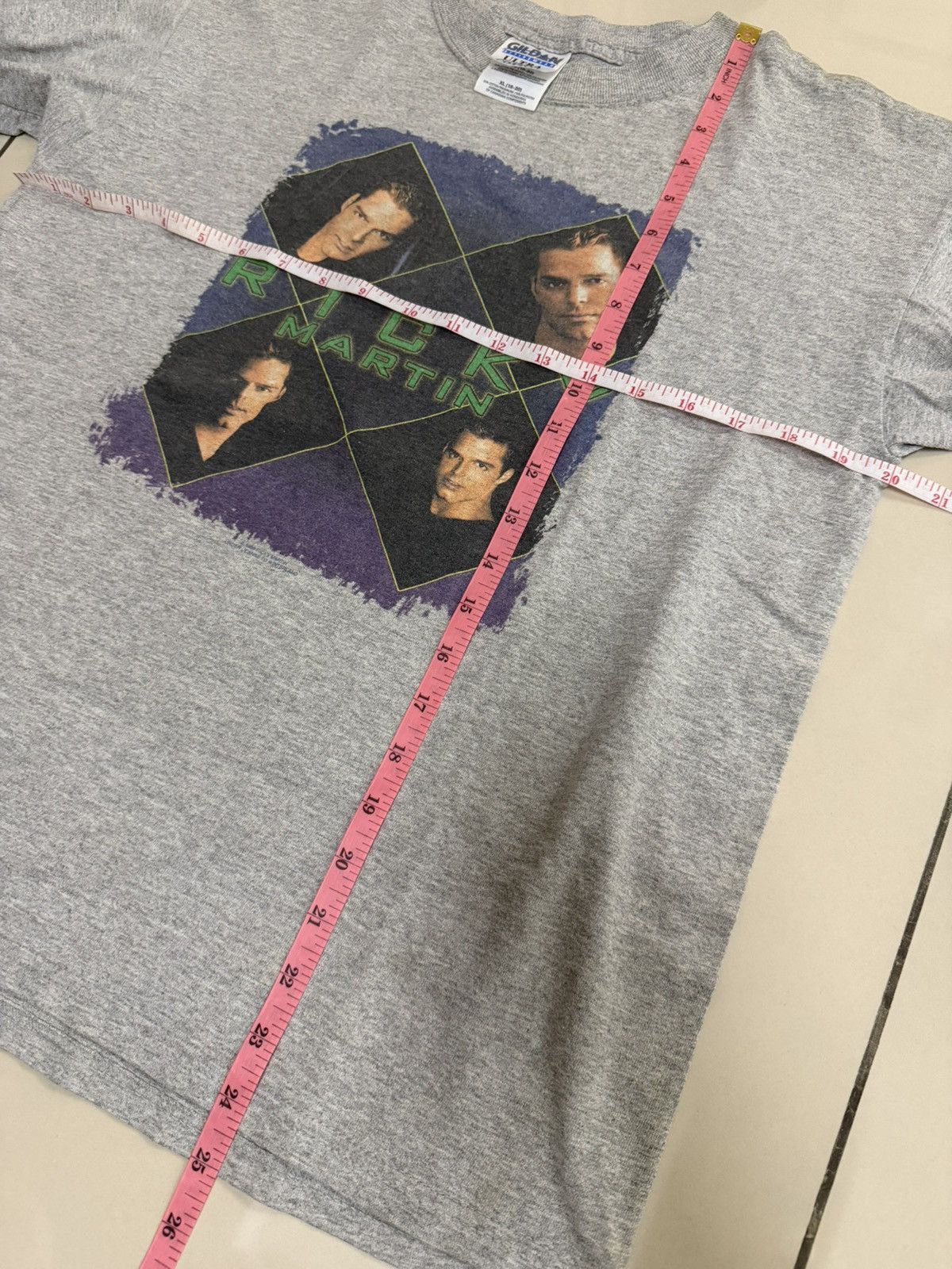 Band Tees Vintage 90s / Y2K Ricky Martin Graphic T-Shirt (Gildan Tag) Size US S / EU 44-46 / 1 - 6 Thumbnail