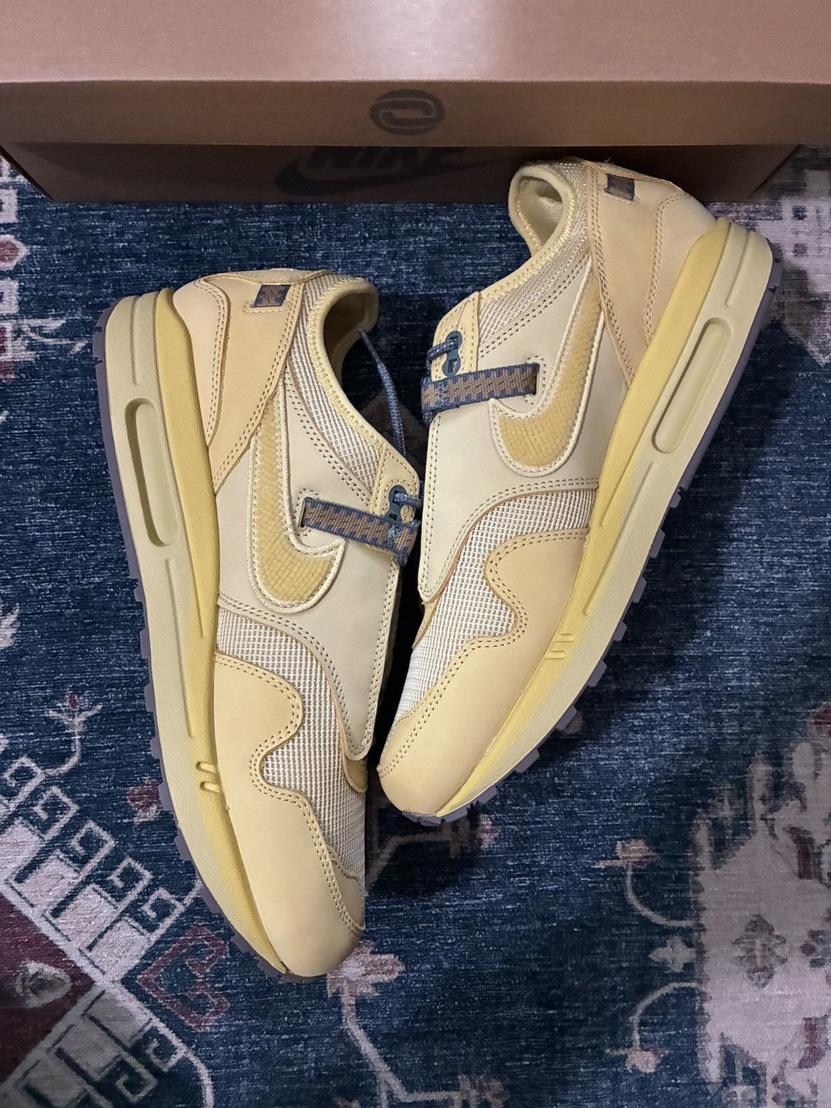 Nike × Travis Scott Nike Air Max 1 Travis Scott Cactus Jack Saturn Gold Size US 11 / EU 44 - 2 Thumbnail