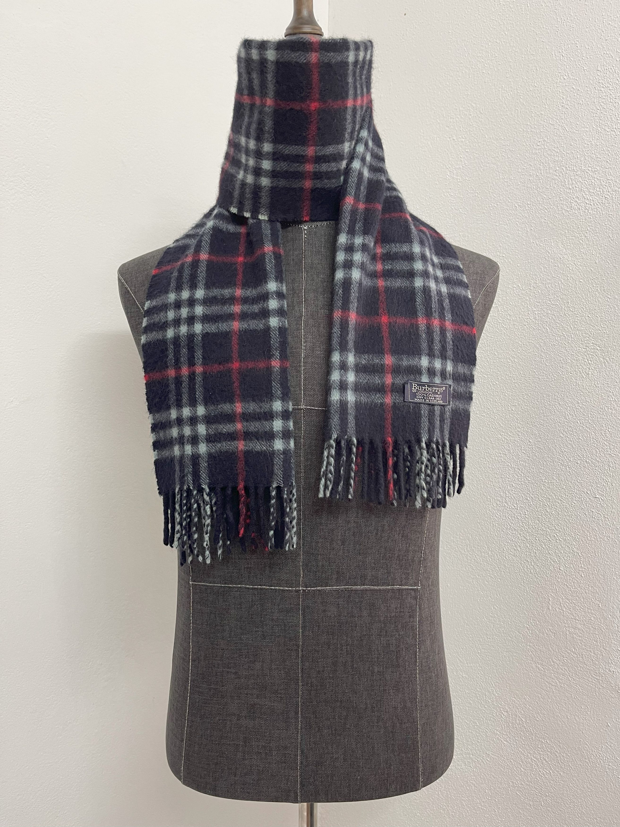 Vintage Burberry Scarf / Muffler - 6085