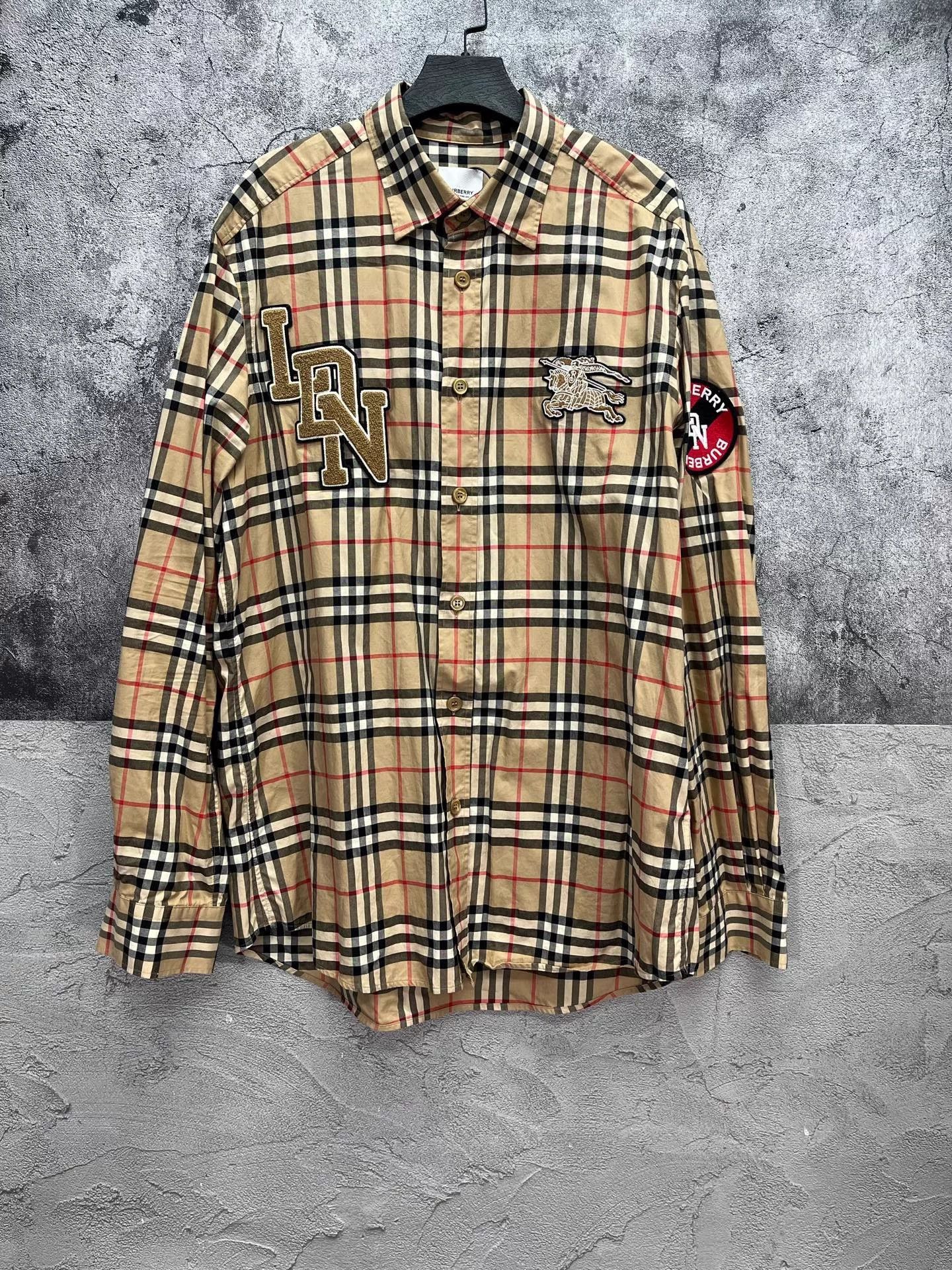 Burberry Burberry Embroidered Patch Shirt L Size US L / EU 52-54 / 3 - 1 Thumbnail