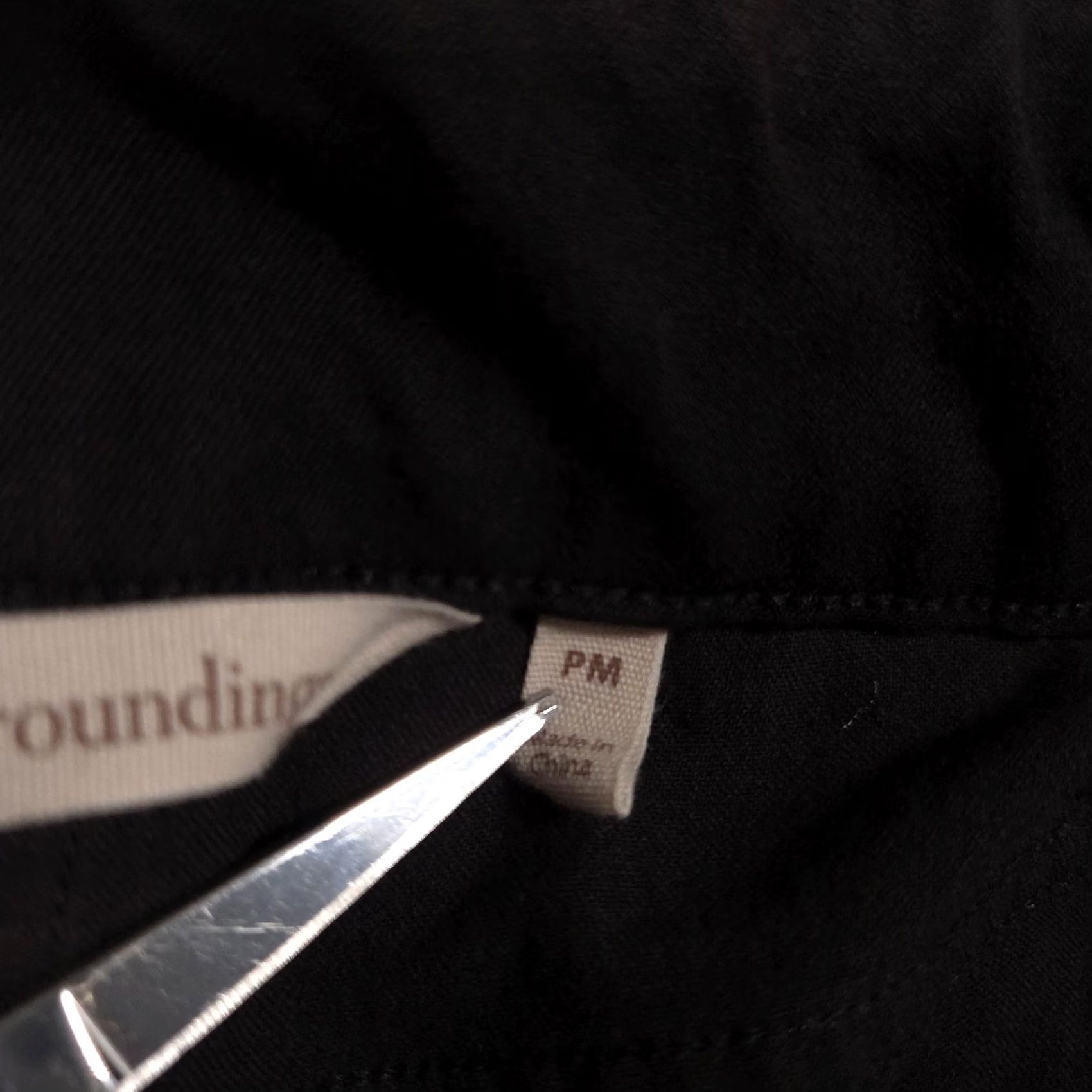 Soft Surroundings Soft Surroundings Pants Womens Petite Medium Black Pull On Cropped Tapered Knit Elastic Waist Pockets Button Hem 20in Inseam Size 32" / US 10 / IT 46 - 7 Thumbnail
