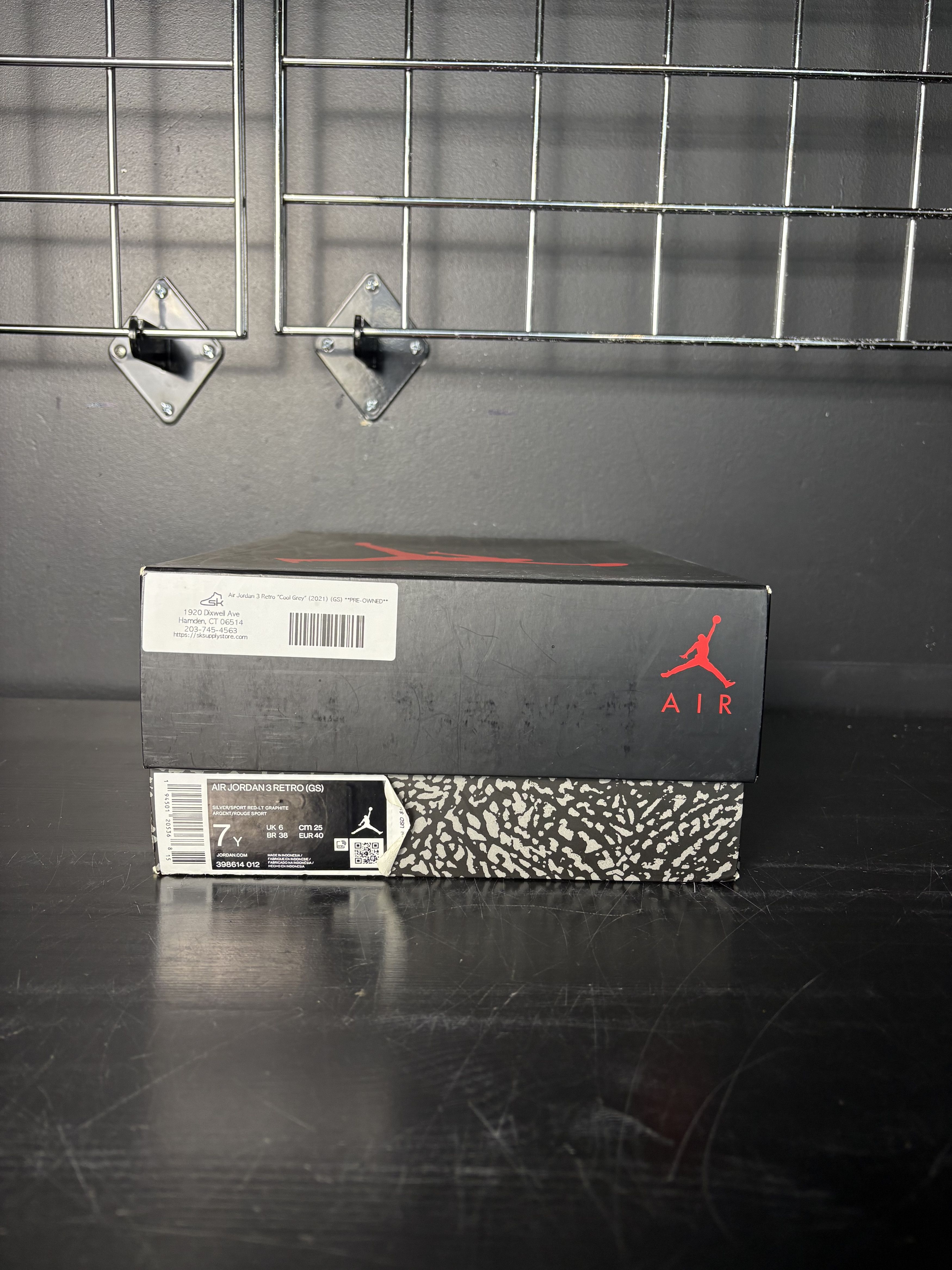 Jordan Brand Air Jordan 3 Retro "Cool Grey" (2021) (GS) **PRE-OWNED** Size US 7 / EU 40 - 7 Thumbnail
