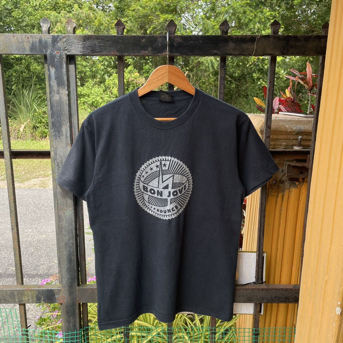 Band Tees 🔥Vintage 00s Bon Jovi Rock Band Bounce World Tour Promo Tee Size US M / EU 48-50 / 2 - 1 Thumbnail