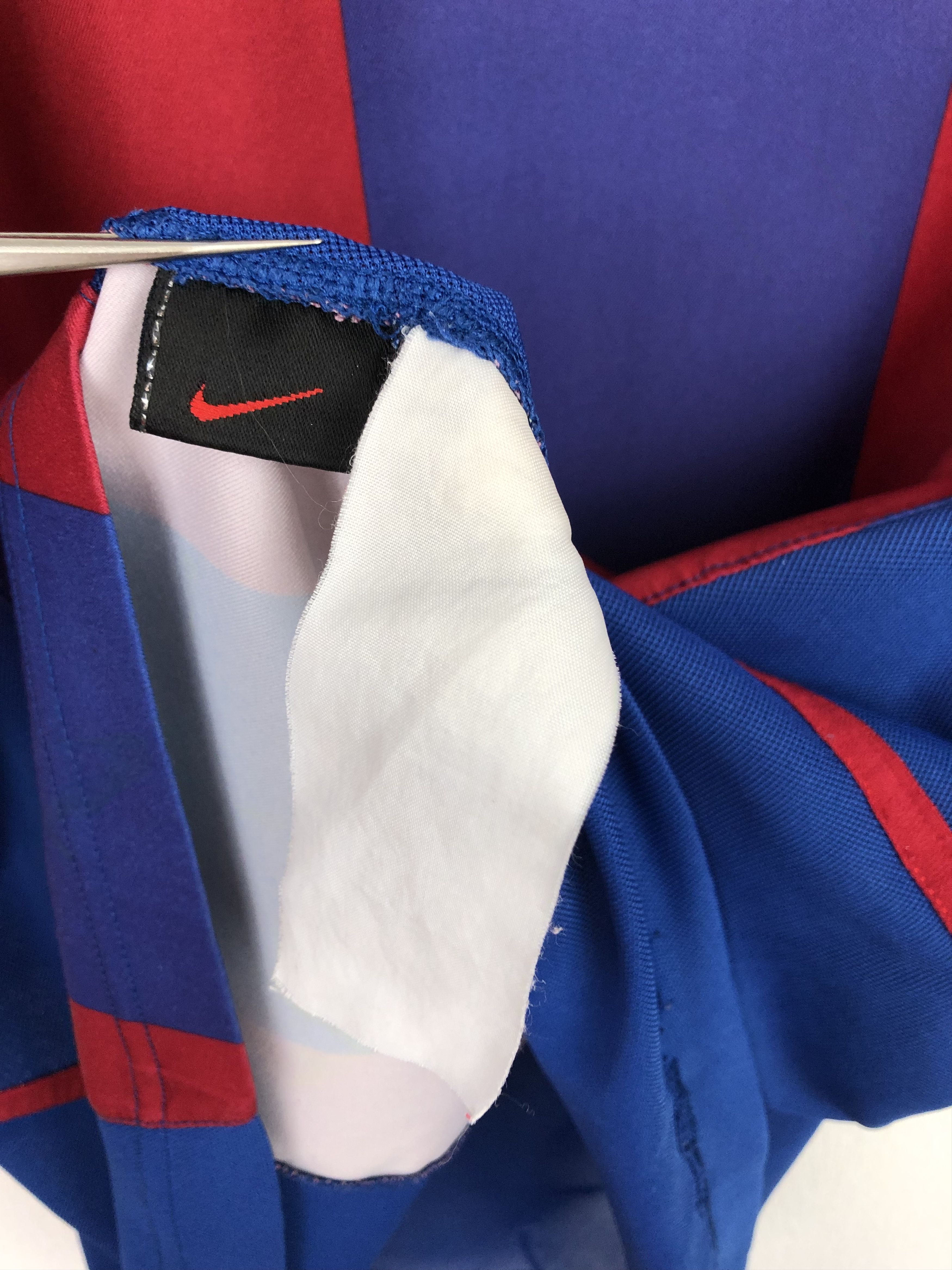 Nike Barcelona football shirt 2002 Soccer Nike Jersey Camiseta Size US S / EU 44-46 / 1 - 8 Thumbnail