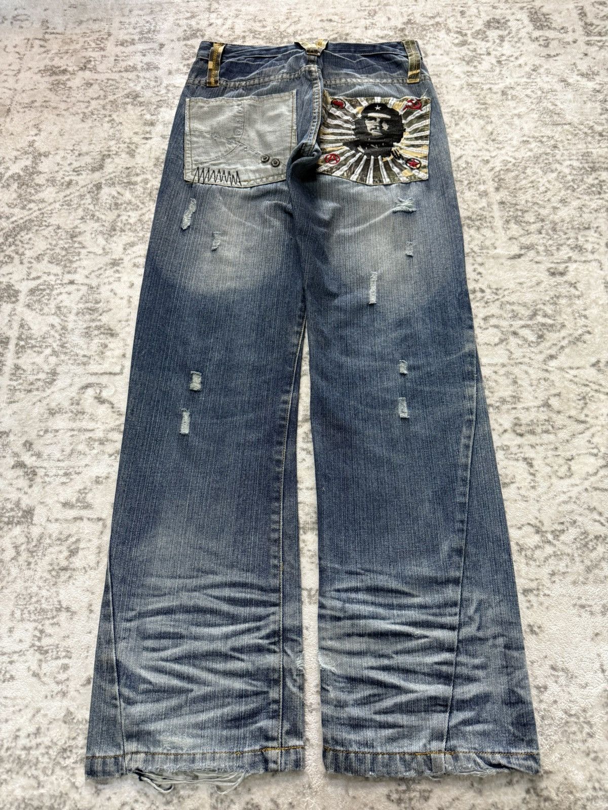 Red Monkey 2000s Techno Japan Embroidery Che Guevara Fade Wash Jeans Size US 29 - 1 Thumbnail