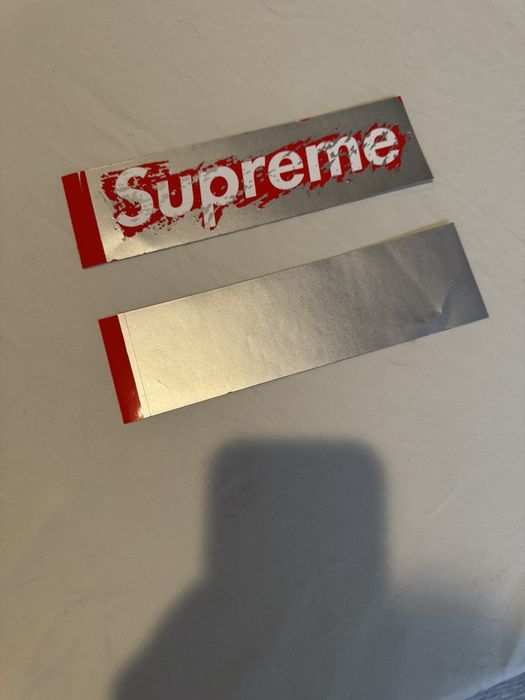 Supreme scratch store off box logo