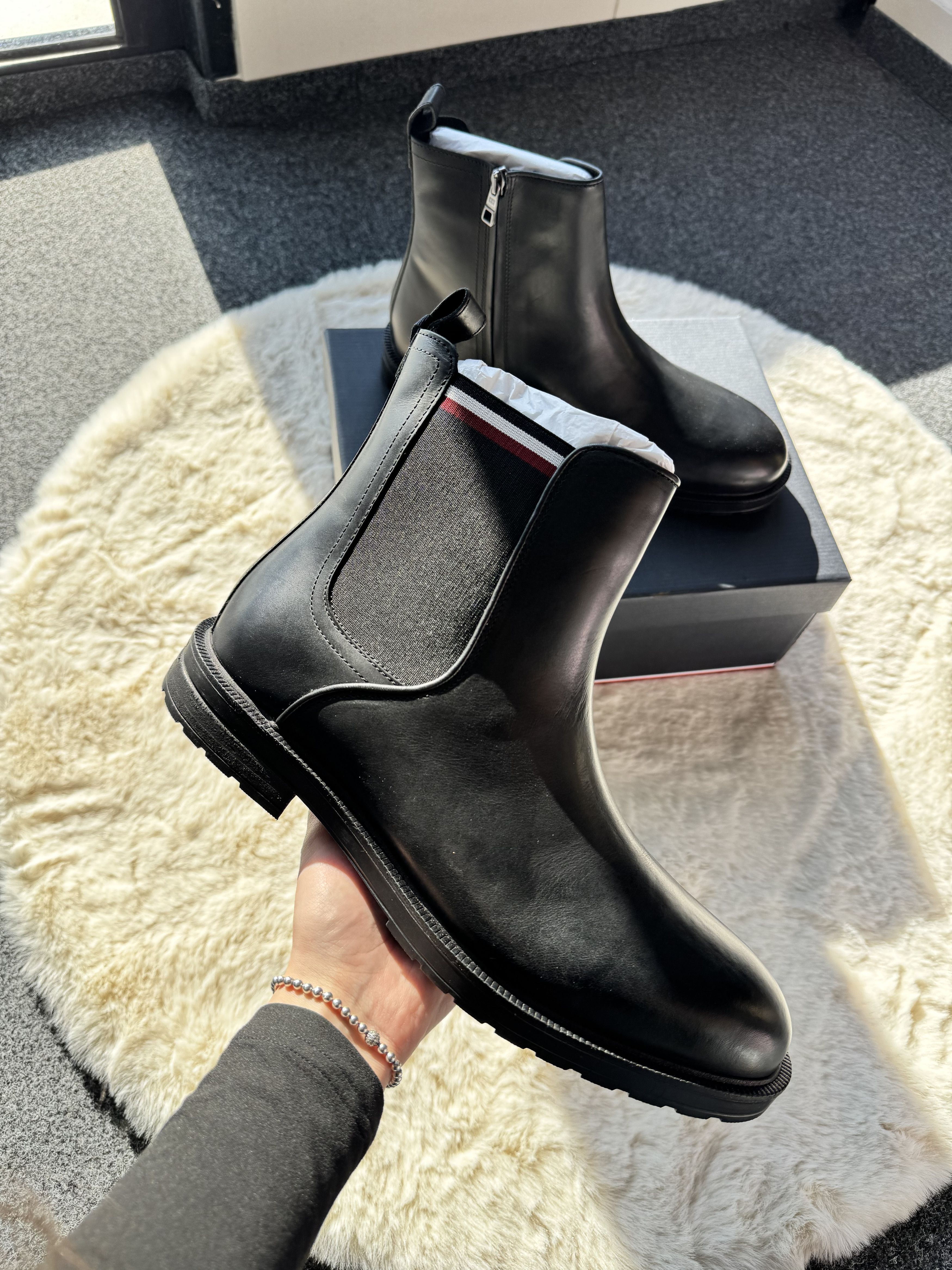 Tommy Hilfiger Tommy Hilfiger Cleated - Black leather ankle chelsea boots Size US 12 / EU 45 - 1 Thumbnail
