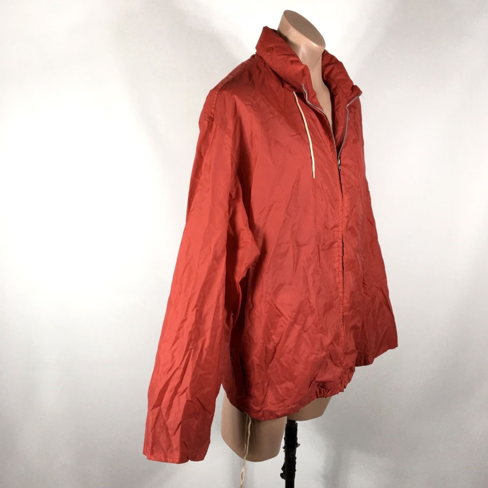 Vintage VINTAGE May Company Red Rain Slicker windbreaker Shirt Mens 1970s Nylon Made in Japan L Size US L / EU 52-54 / 3 - 3 Thumbnail