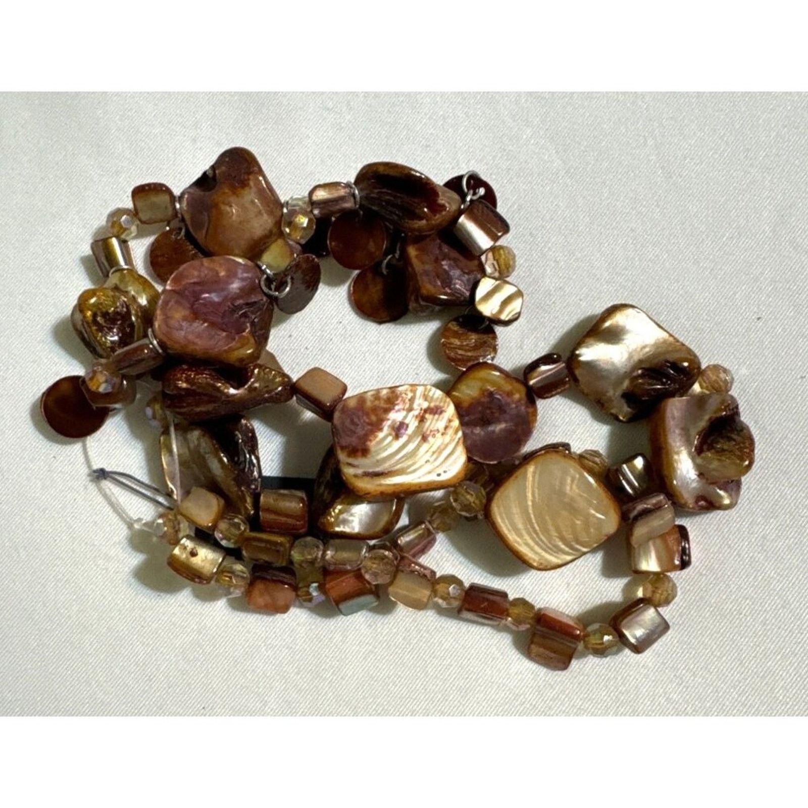 Avenue Bracelet MultiStretch Strand Brown Dyed Sea Shell Beads NWOT Size ONE SIZE - 1 Thumbnail