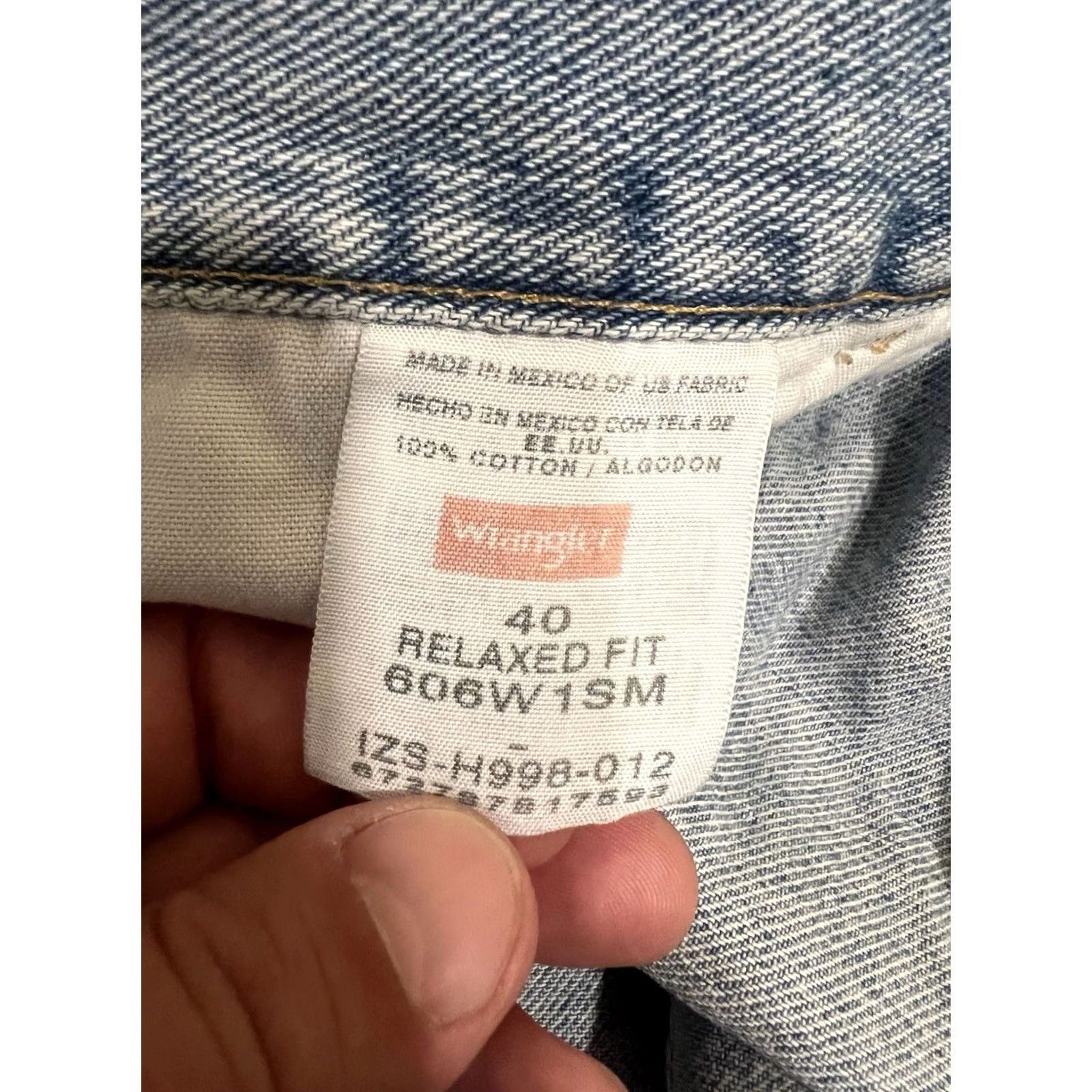 Wrangler Mens 40 Wrangler Relaxed Fit Denim Blue Jean Shorts 10" Classic Jorts Distressed Size US 40 / EU 56 - 8 Thumbnail