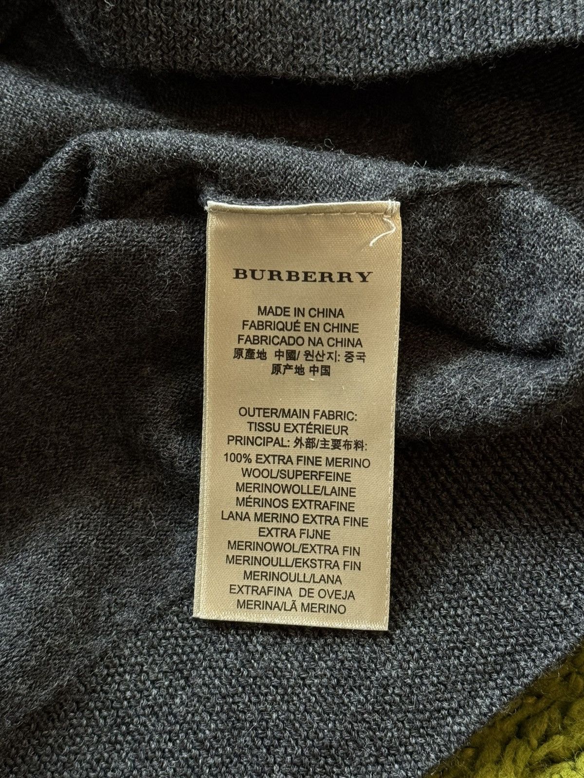 Burberry × Designer Burberry 100% wool luxury v-neck sweater Size M / US 6-8 / IT 42-44 - 4 Thumbnail