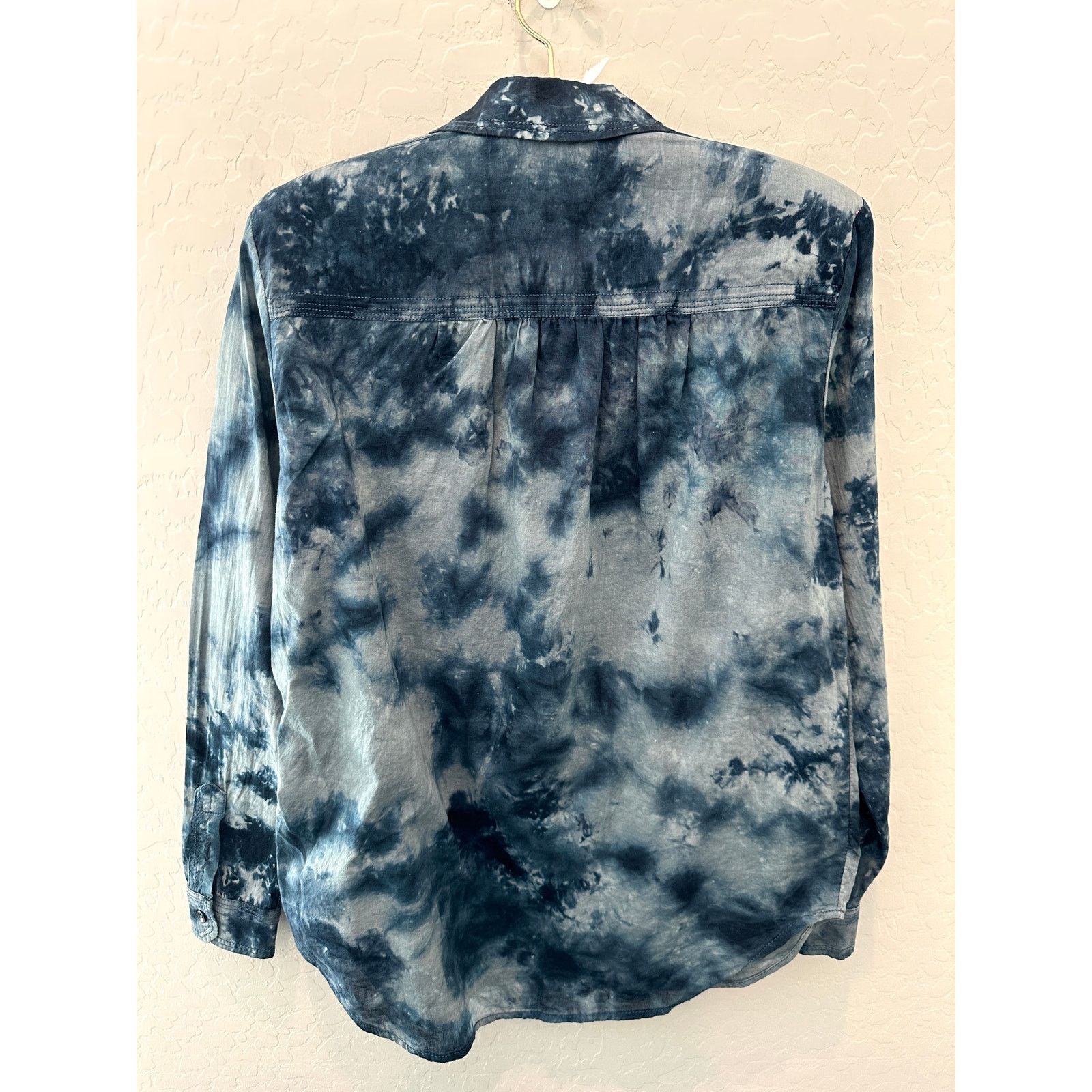Anthropologie ANTHROPOLOGIE Cate Classic Blue Tie Dye Button Down Shirt Size XS / US 0-2 / IT 36-38 - 4 Thumbnail