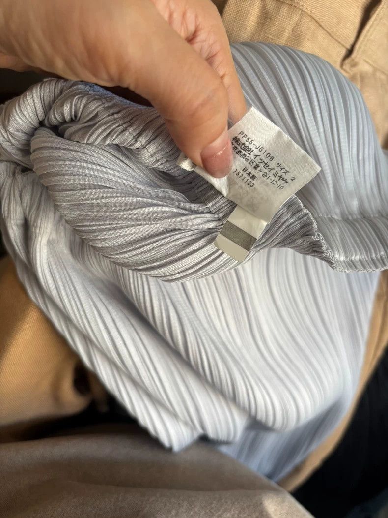 Issey Miyake Issey Miyake size:2 Light grey pleated skirt Size 22" - 4 Thumbnail