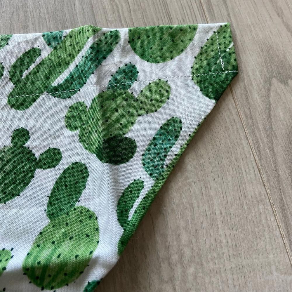 Designer 4 Wagging Tails White Cactus Dog Bandana Size ONE SIZE - 4 Thumbnail