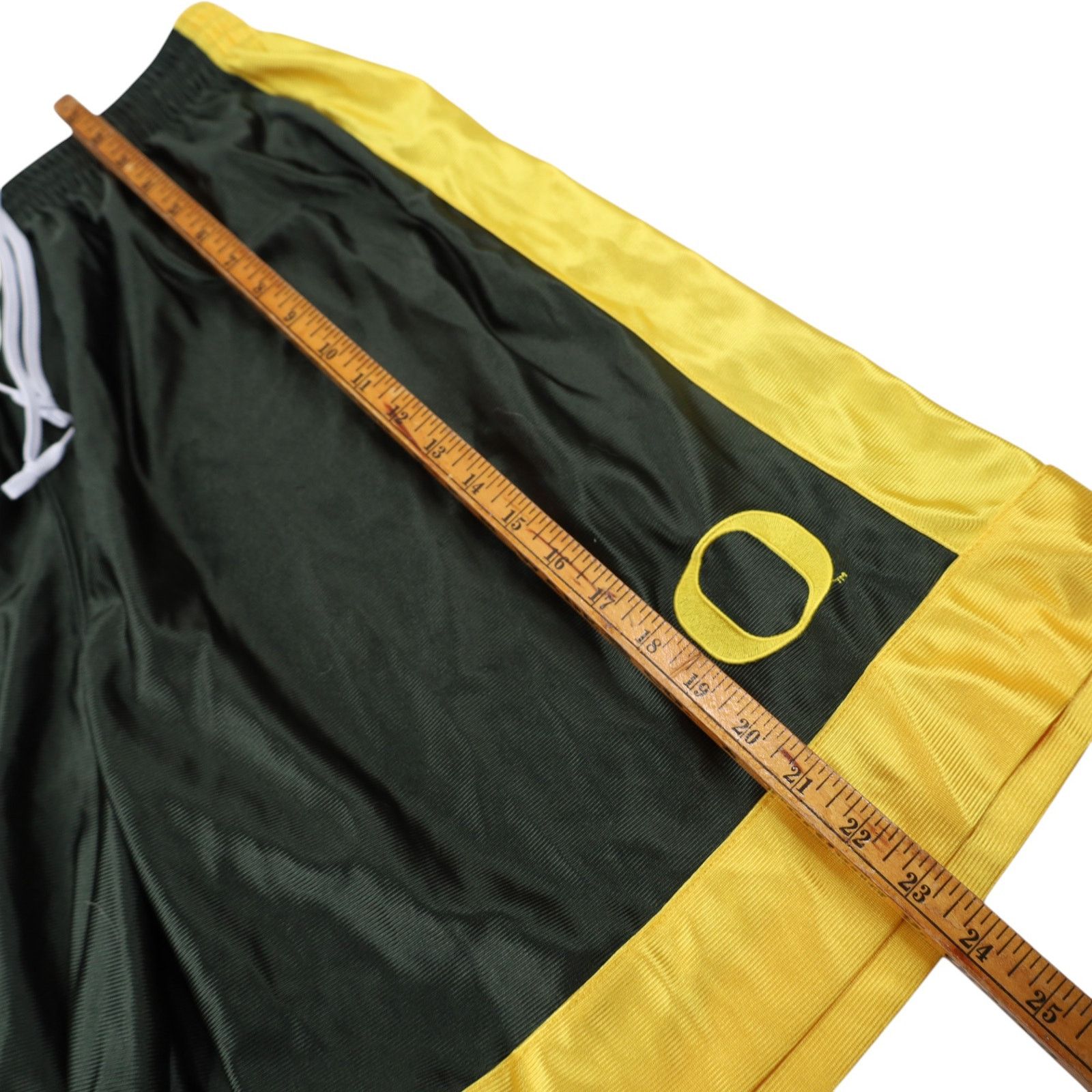Nike × Vintage Vintage Nike University of Oregon Ducks Basketball Shorts Size US 32 / EU 48 - 9 Thumbnail