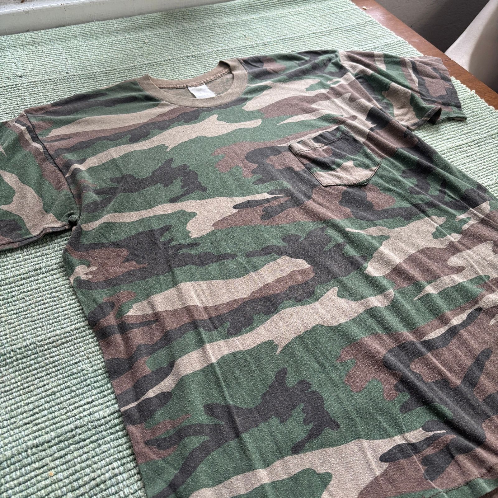 Vintage Vintage 1980s Single Stitched Camo Pocket Tee Sz XL Size US XL / EU 56 / 4 - 5 Thumbnail