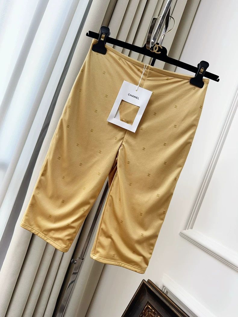 Chanel Chanel Gold full pair of C logo leggings Size 24" / US 00 / IT 34 - 1 Thumbnail