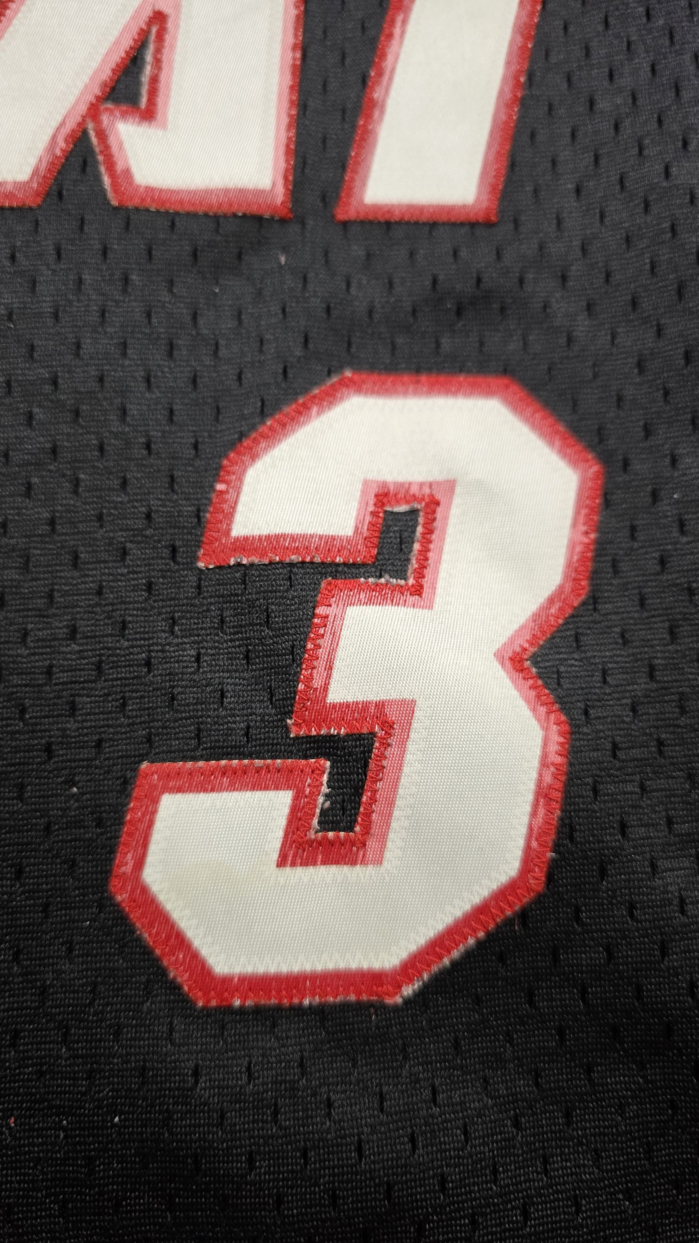 Adidas Miami Heat Dwyane Wade #3 Basketball Jersey Size US M / EU 48-50 / 2 - 9 Thumbnail