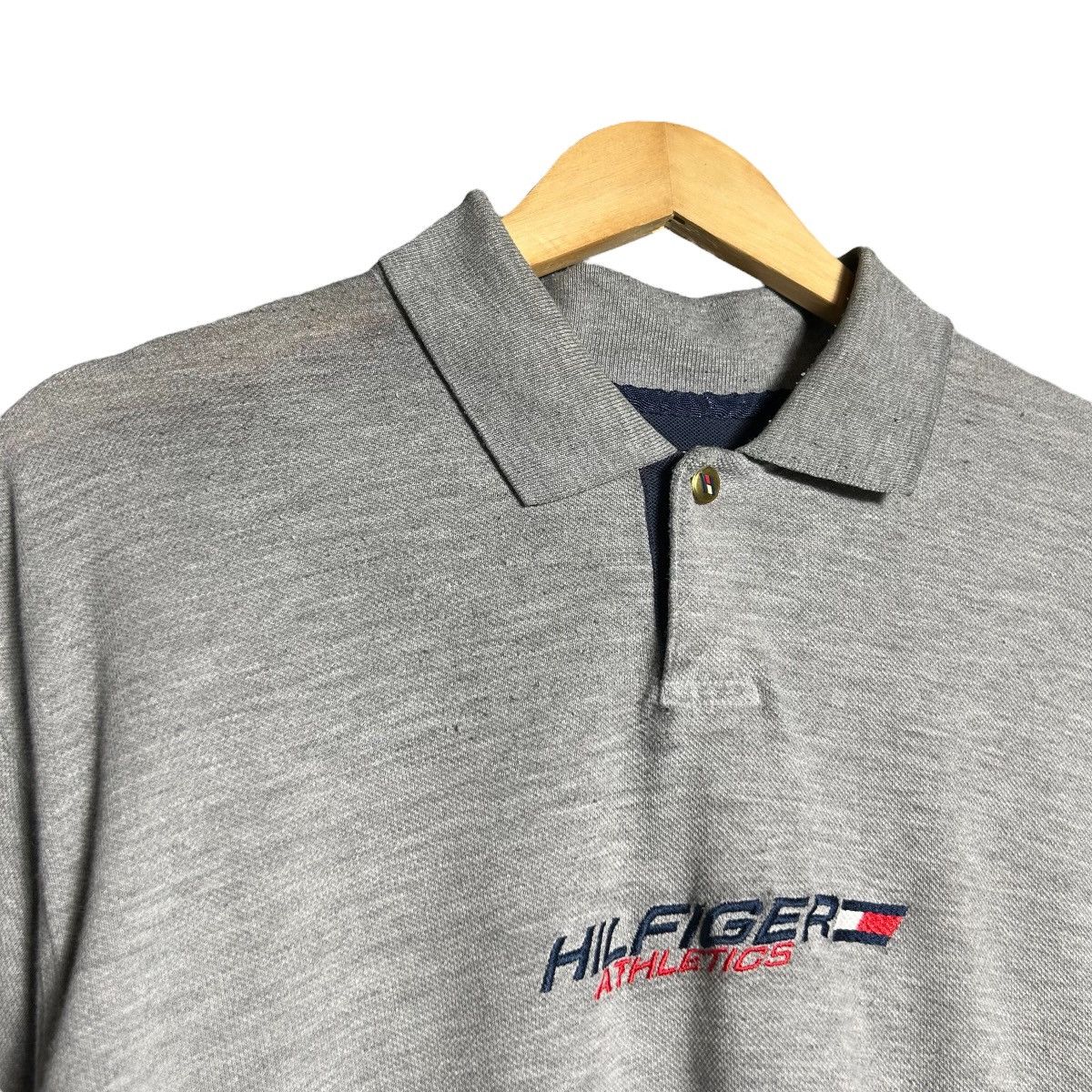 Tommy Hilfiger Vintage Tommy Hilfiger Big Logo Polos Shirt Size US L / EU 52-54 / 3 - 3 Thumbnail