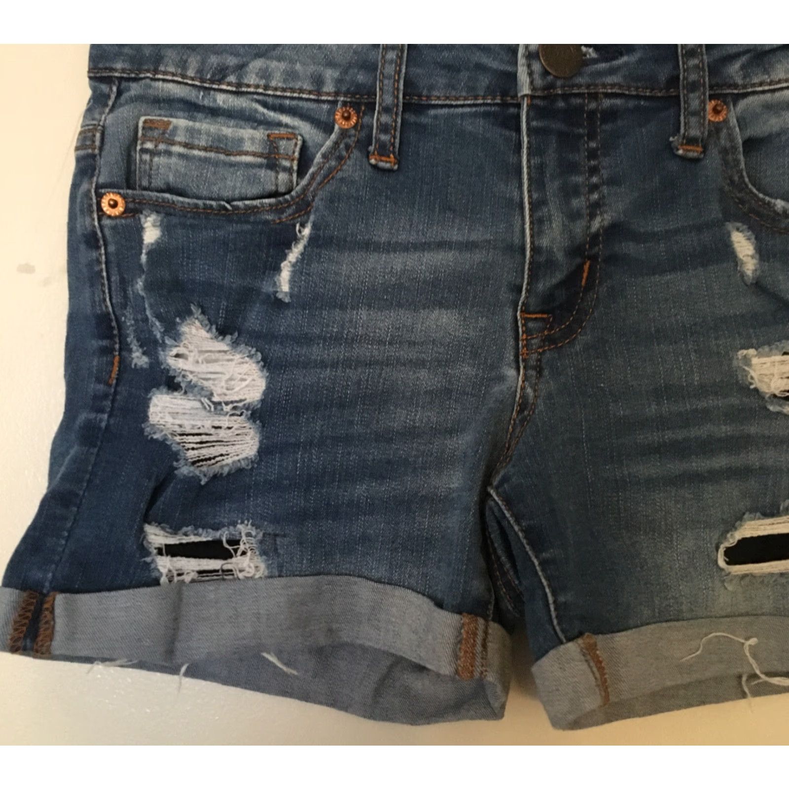 Vintage Aéropostale Women's Midi Jean Shorts Size 2 Distressed Cuffed Denim Blue Size 26" / US 2 / IT 38 - 2 Thumbnail